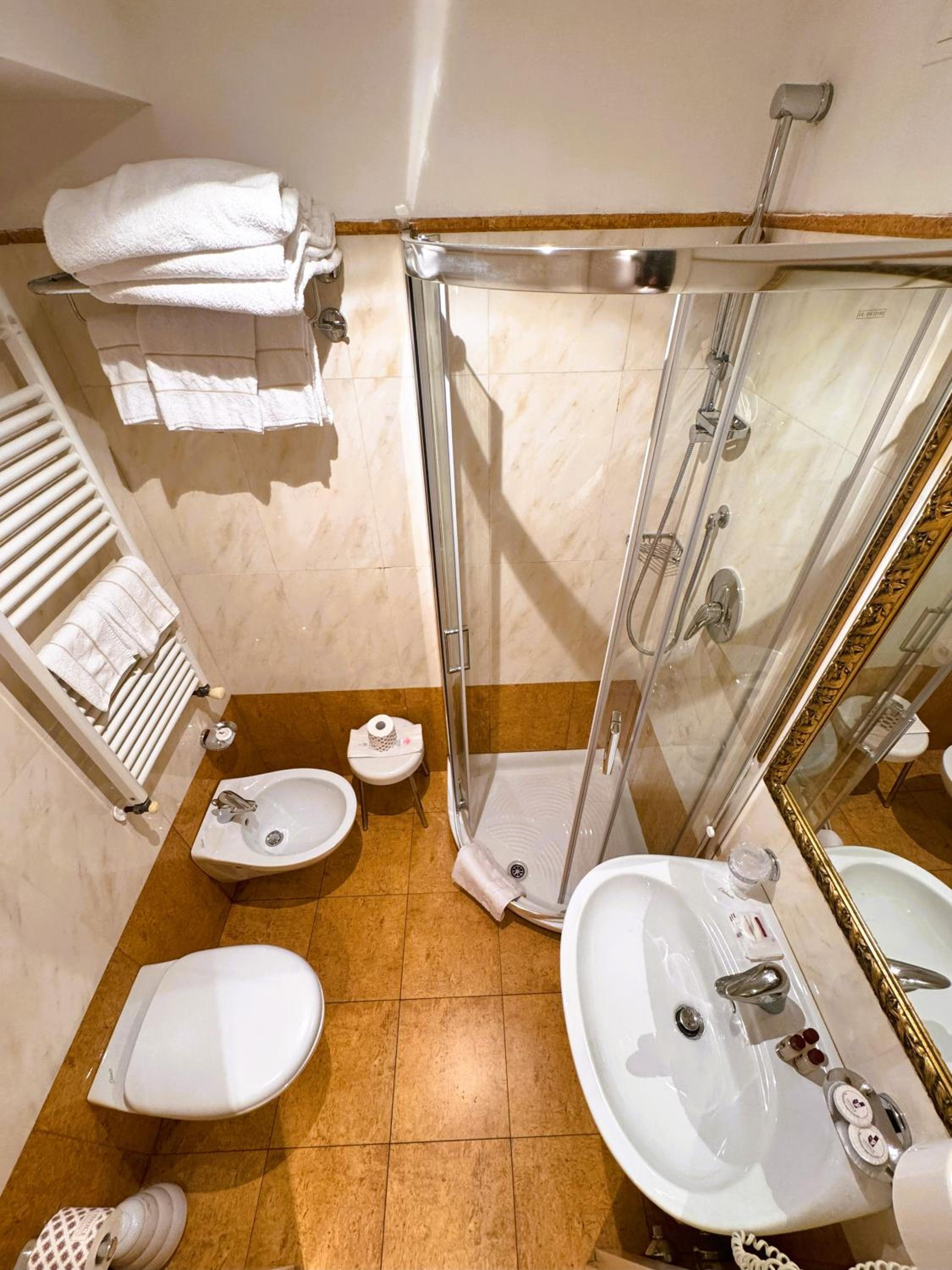 Superior Triple Room thumbnail 5