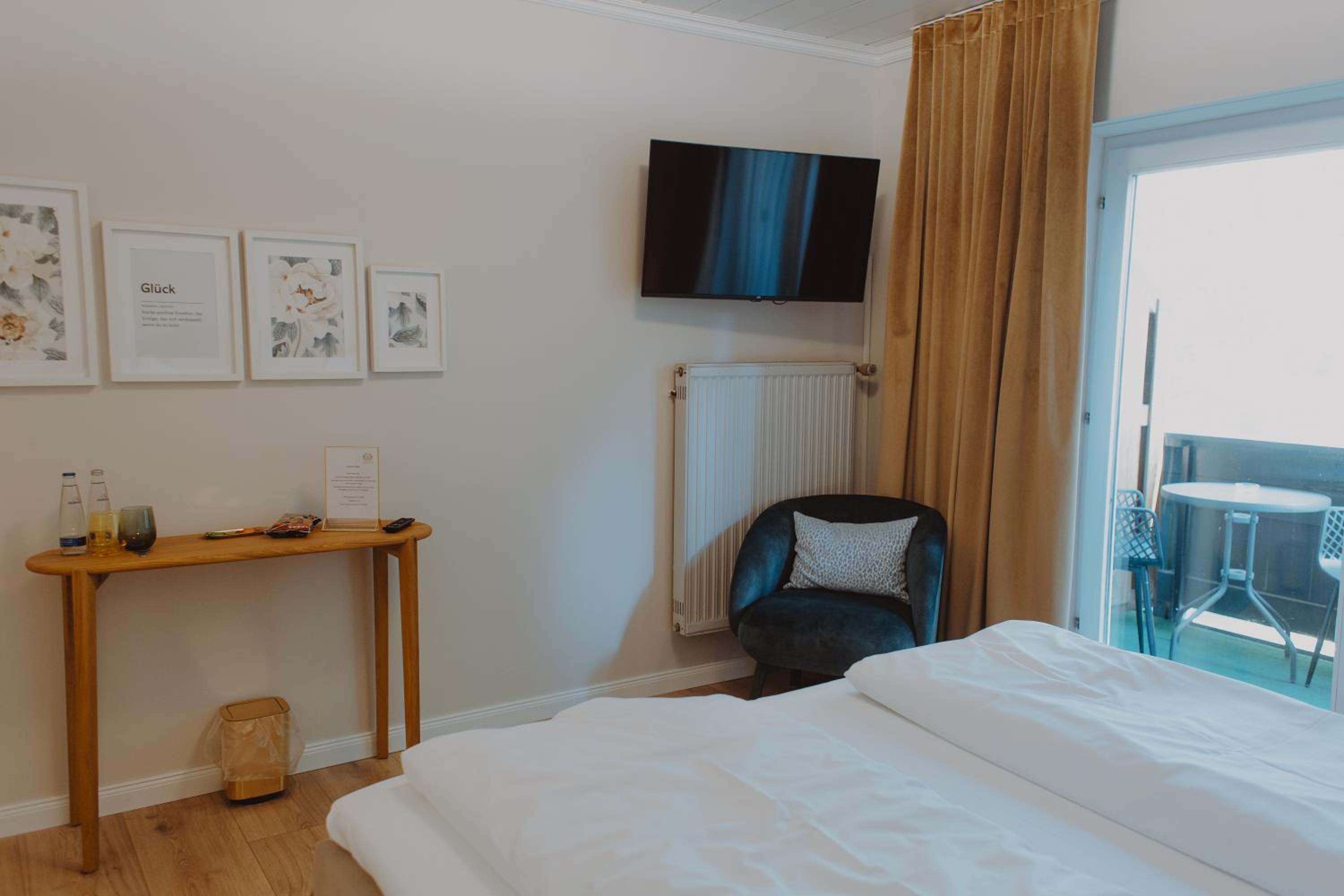 Budget Double Room photo 3