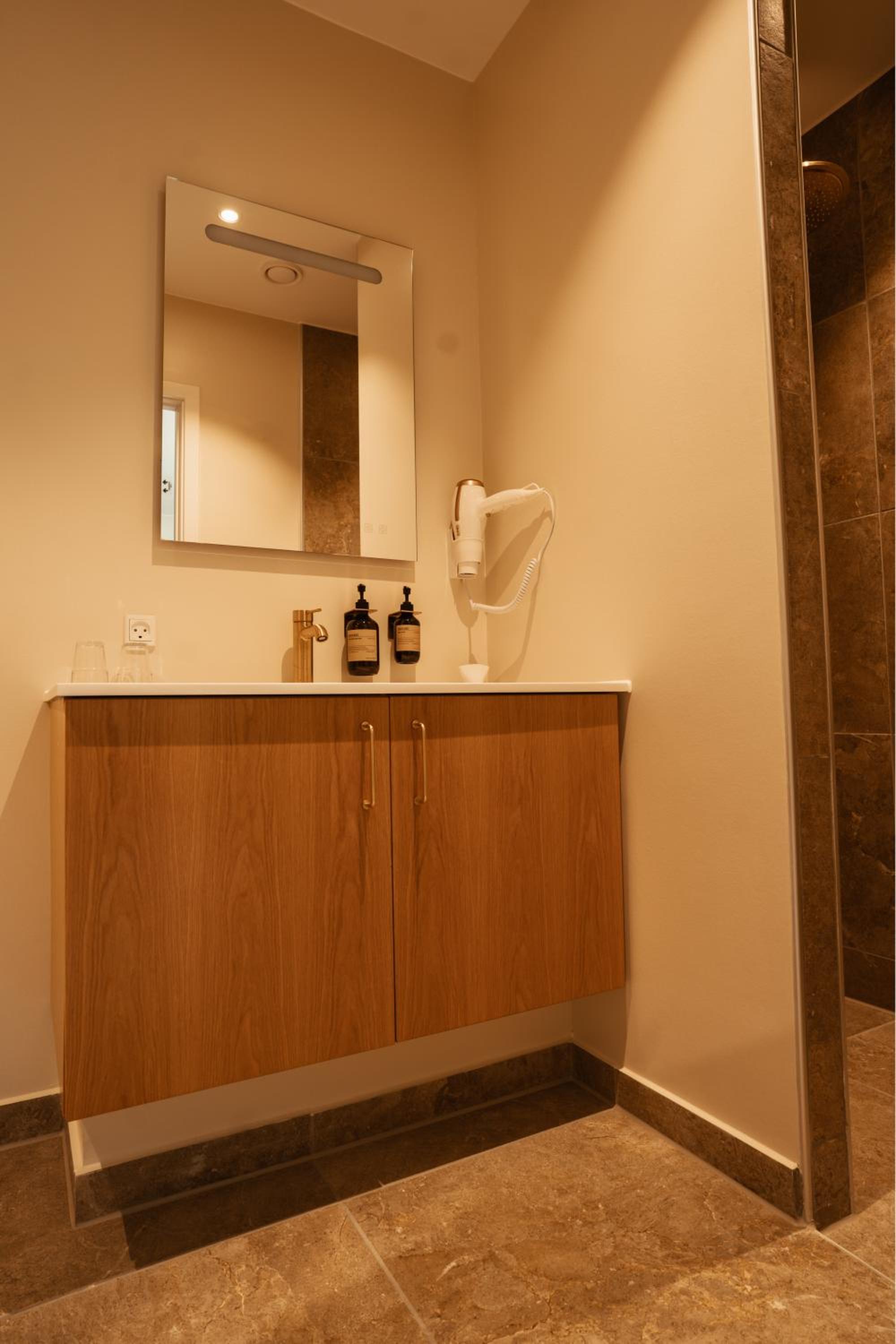 Large Double Room - Photo 18