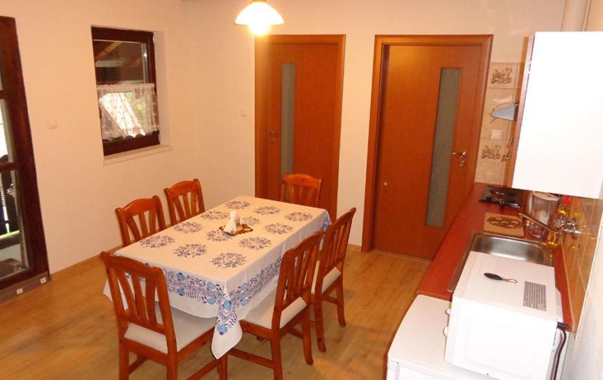 Quadruple Room with Private Bathroom photo 3