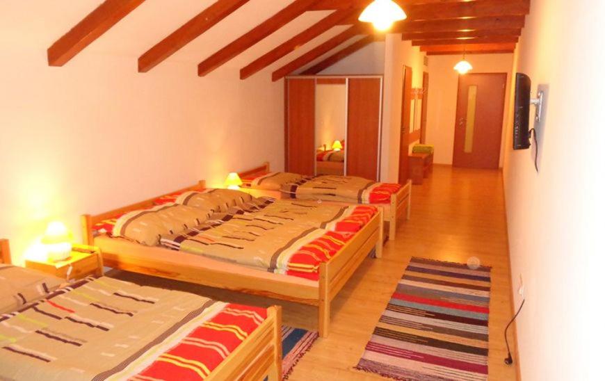 Quadruple Room with Private Bathroom photo 2