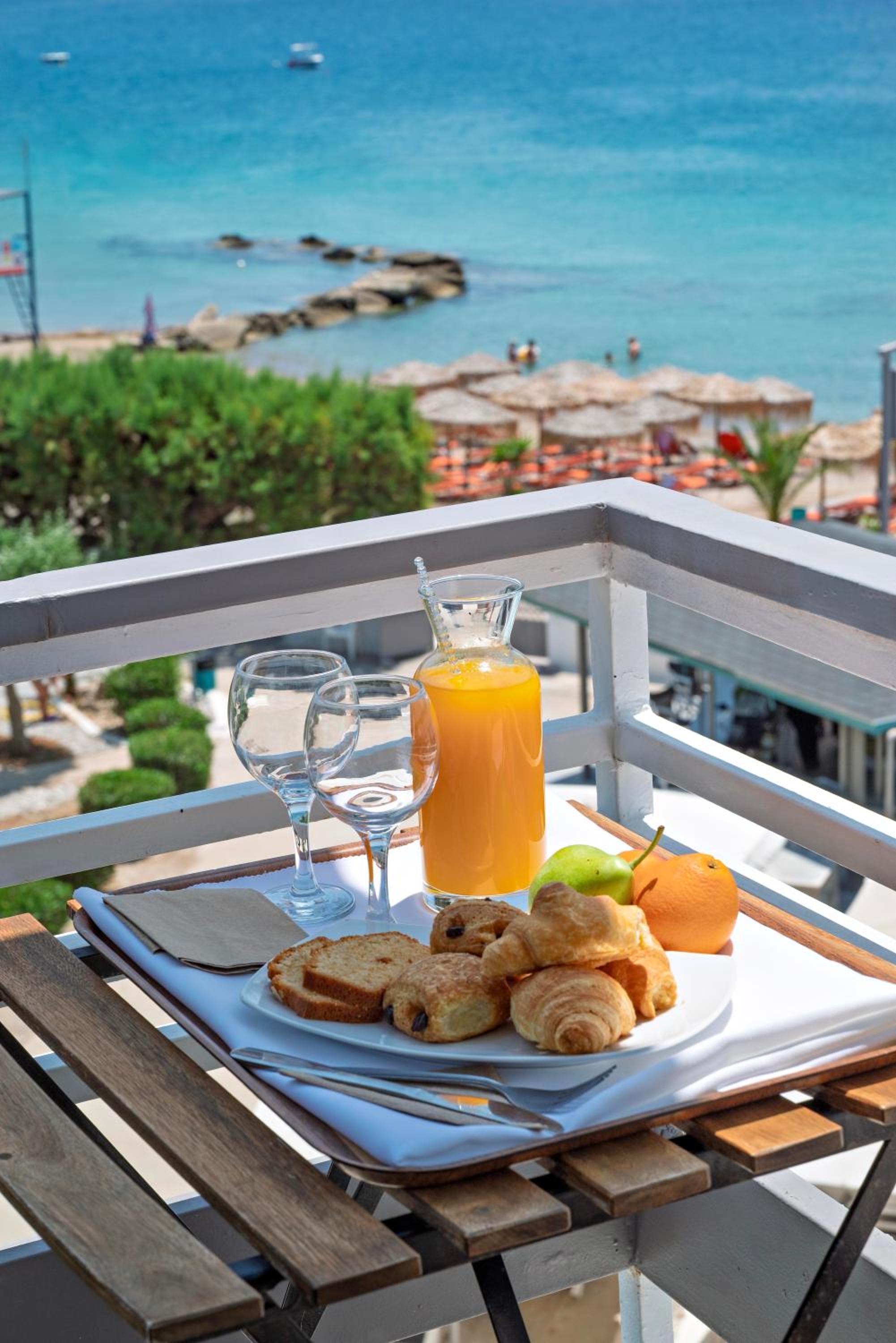 Double or Twin Room with Sea View - Photo 5