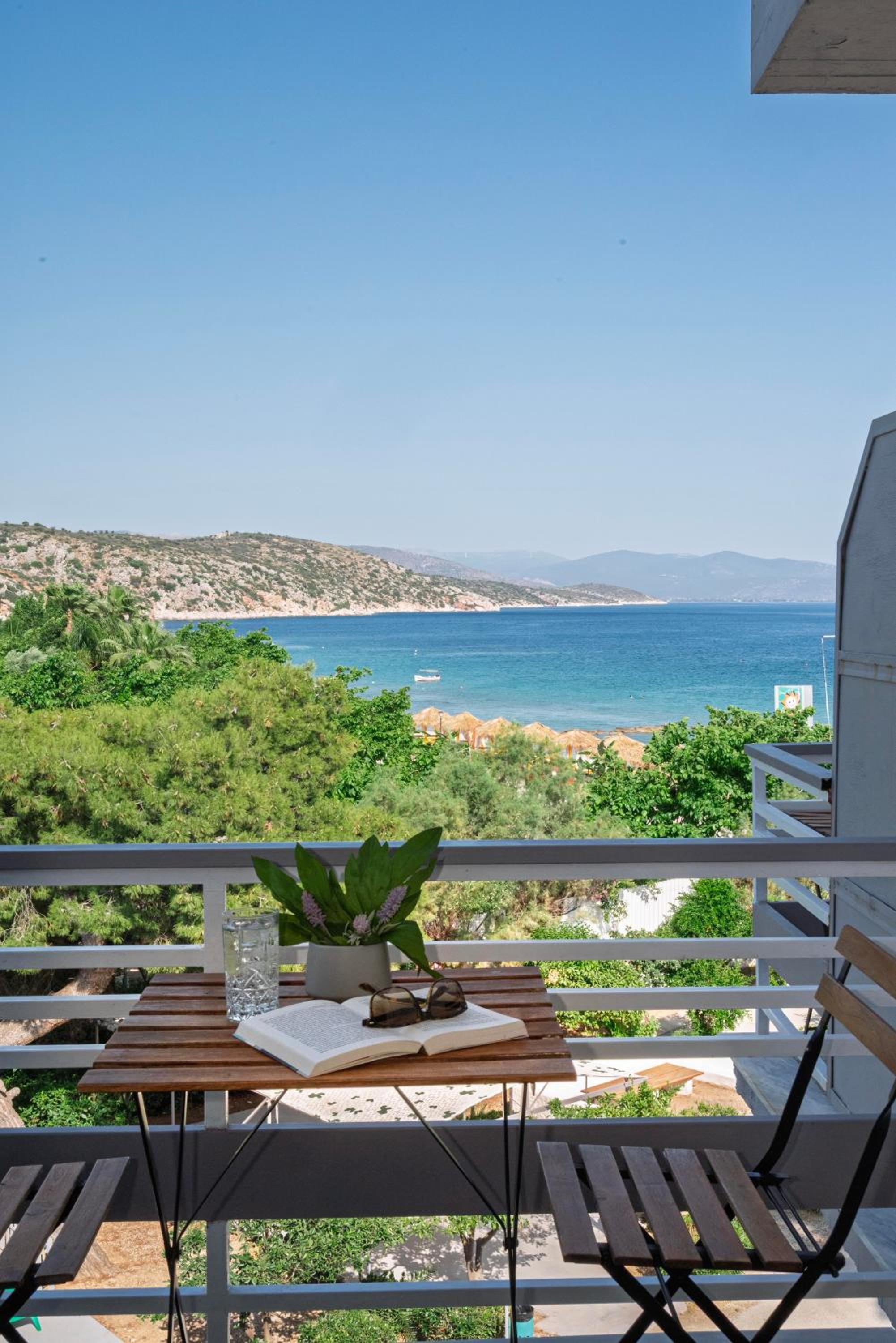Double or Twin Room with Sea View - Photo 4