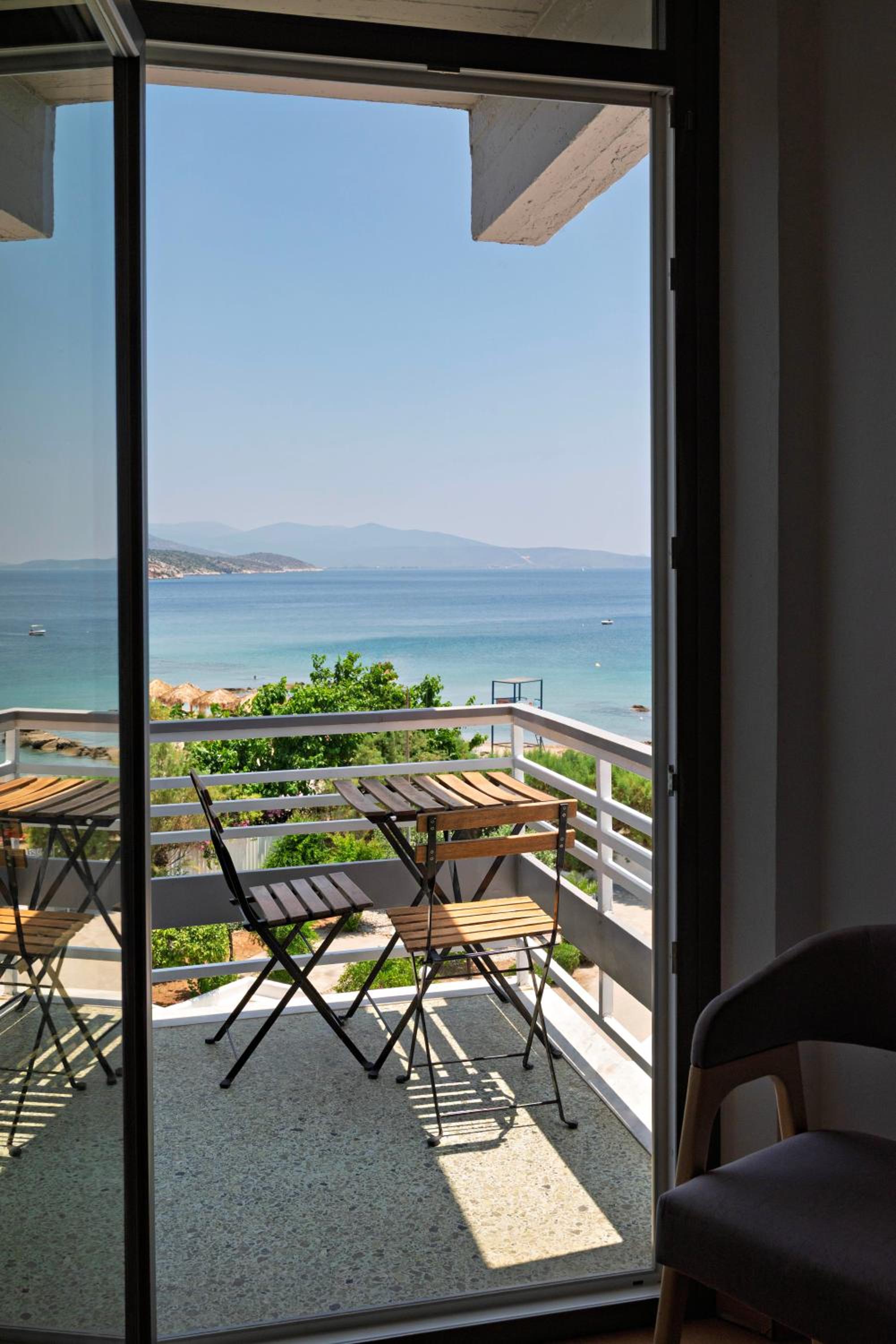 Double or Twin Room with Sea View - Photo 3
