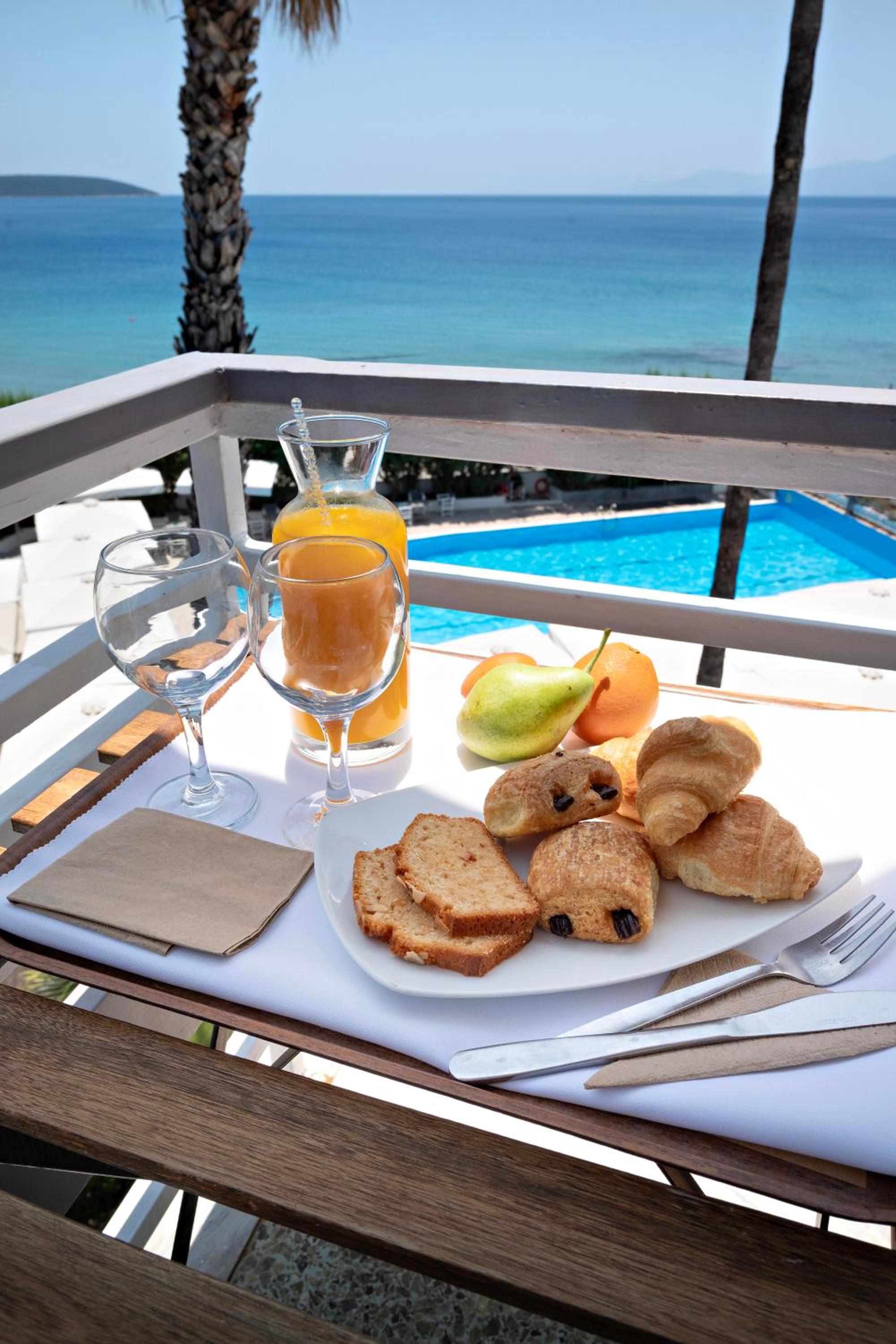 Double or Twin Room with Sea View - Photo 7