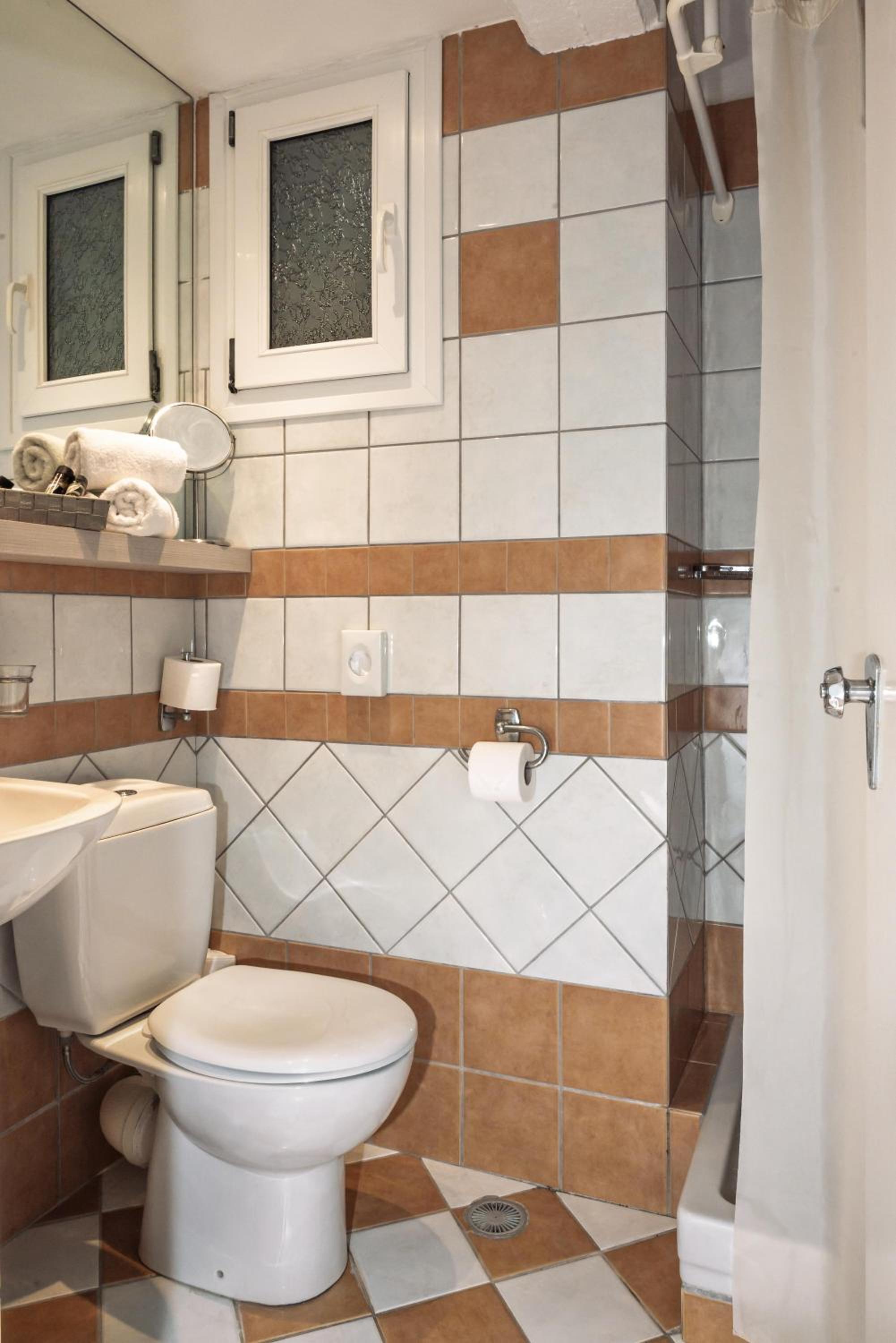 Double or Twin Room with Sea View - Photo 9