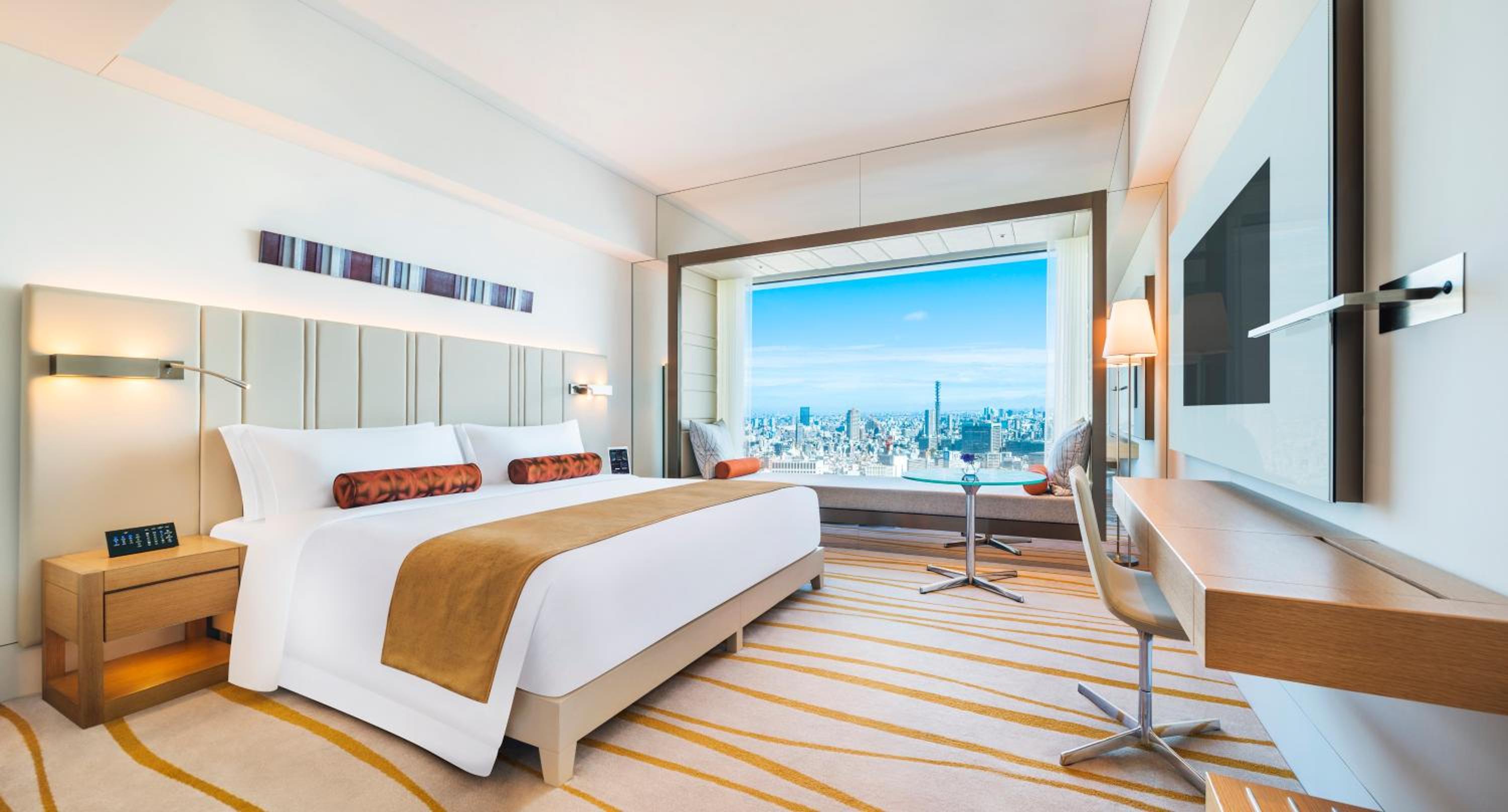 Club Deluxe King with free access to Lounge - Non-Smoking photo 1