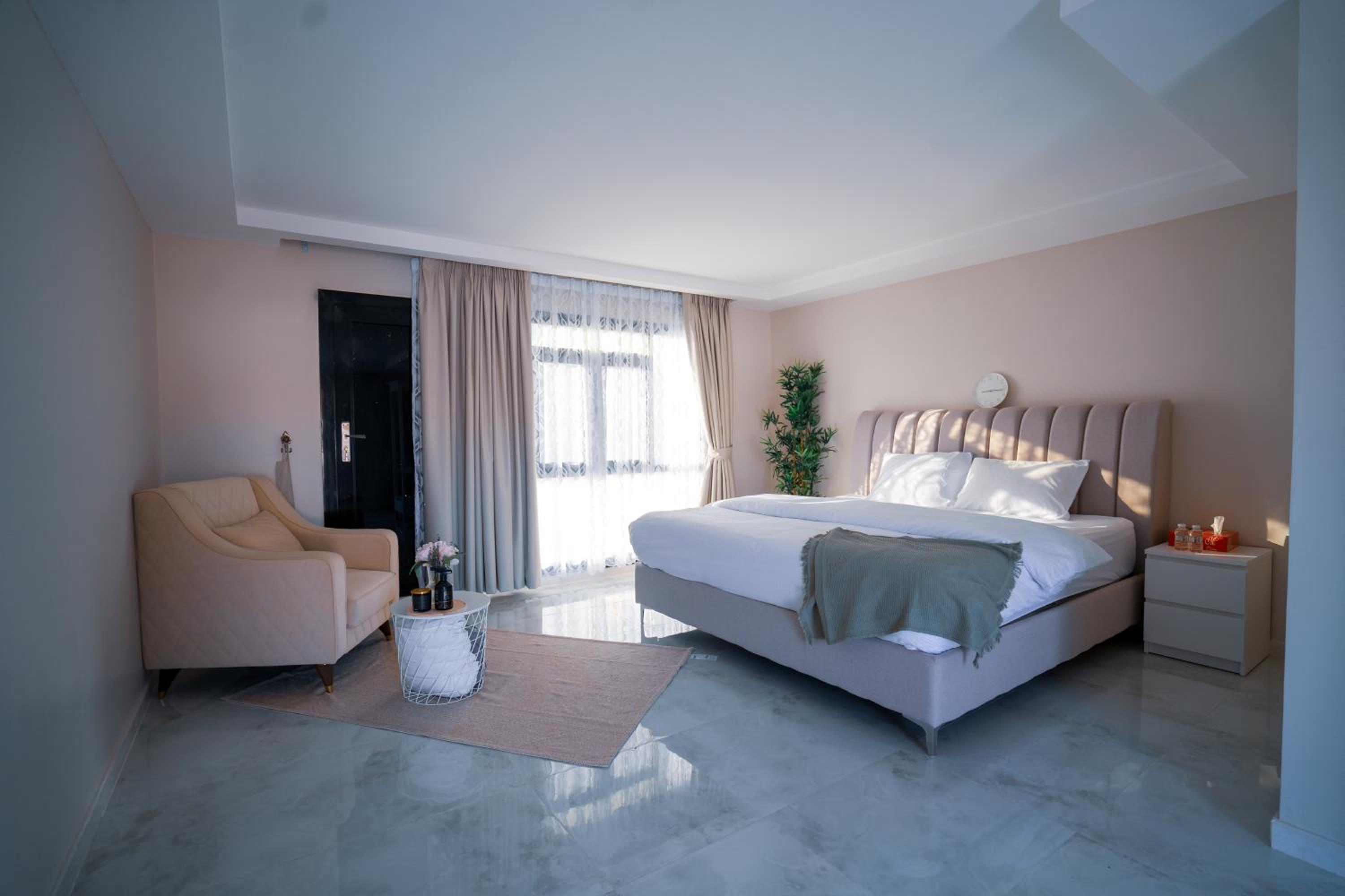 Deluxe Family Room photo 1