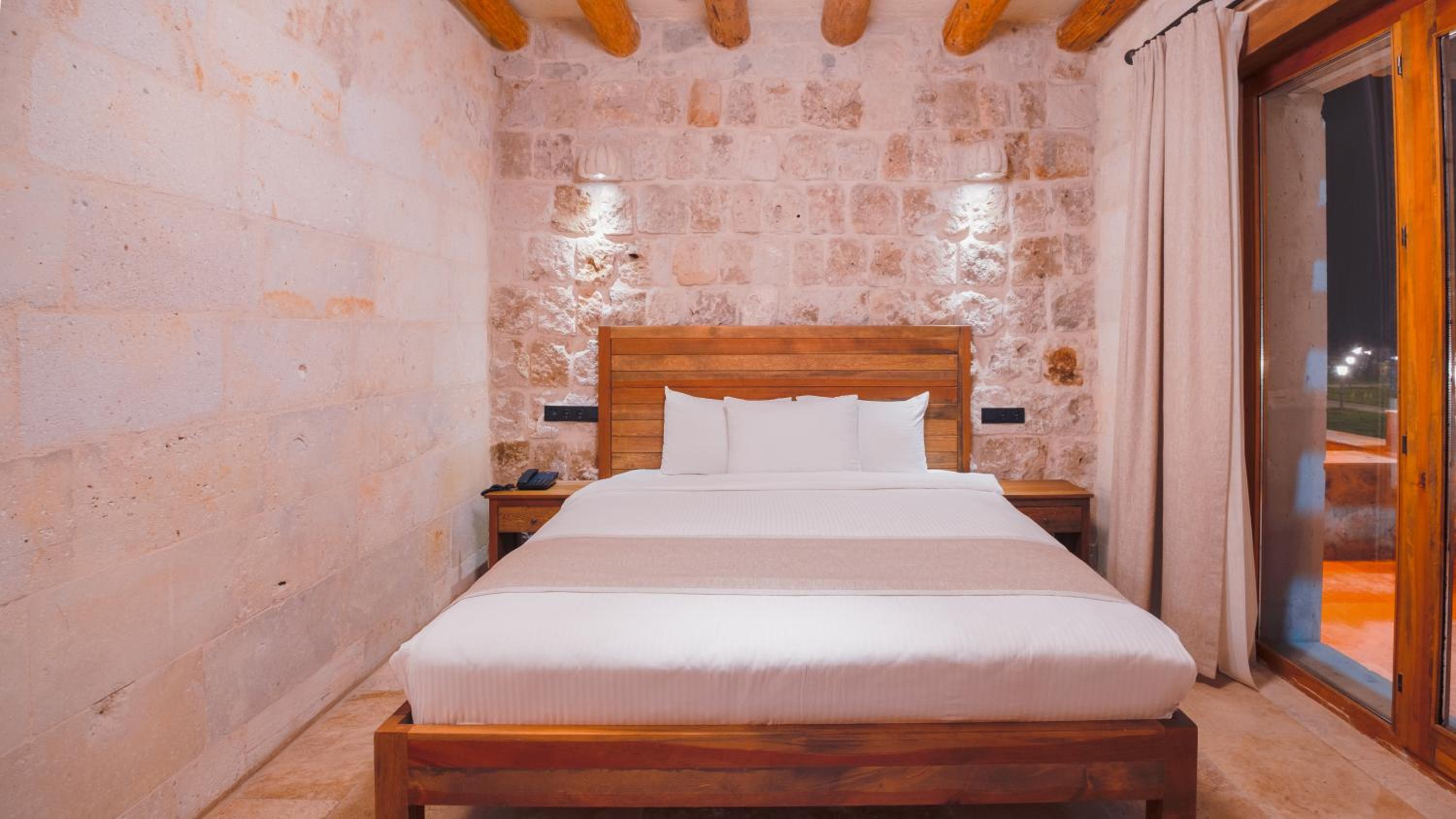 Deluxe Room - Photo 6