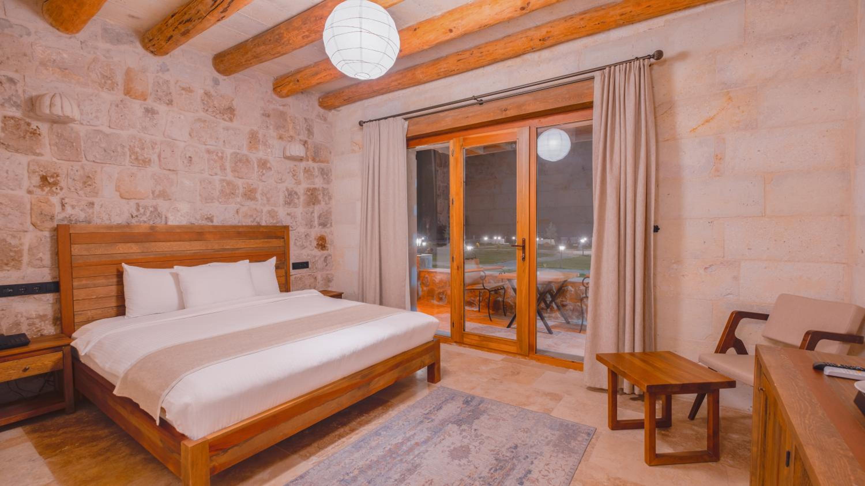 Deluxe Room - Photo 10