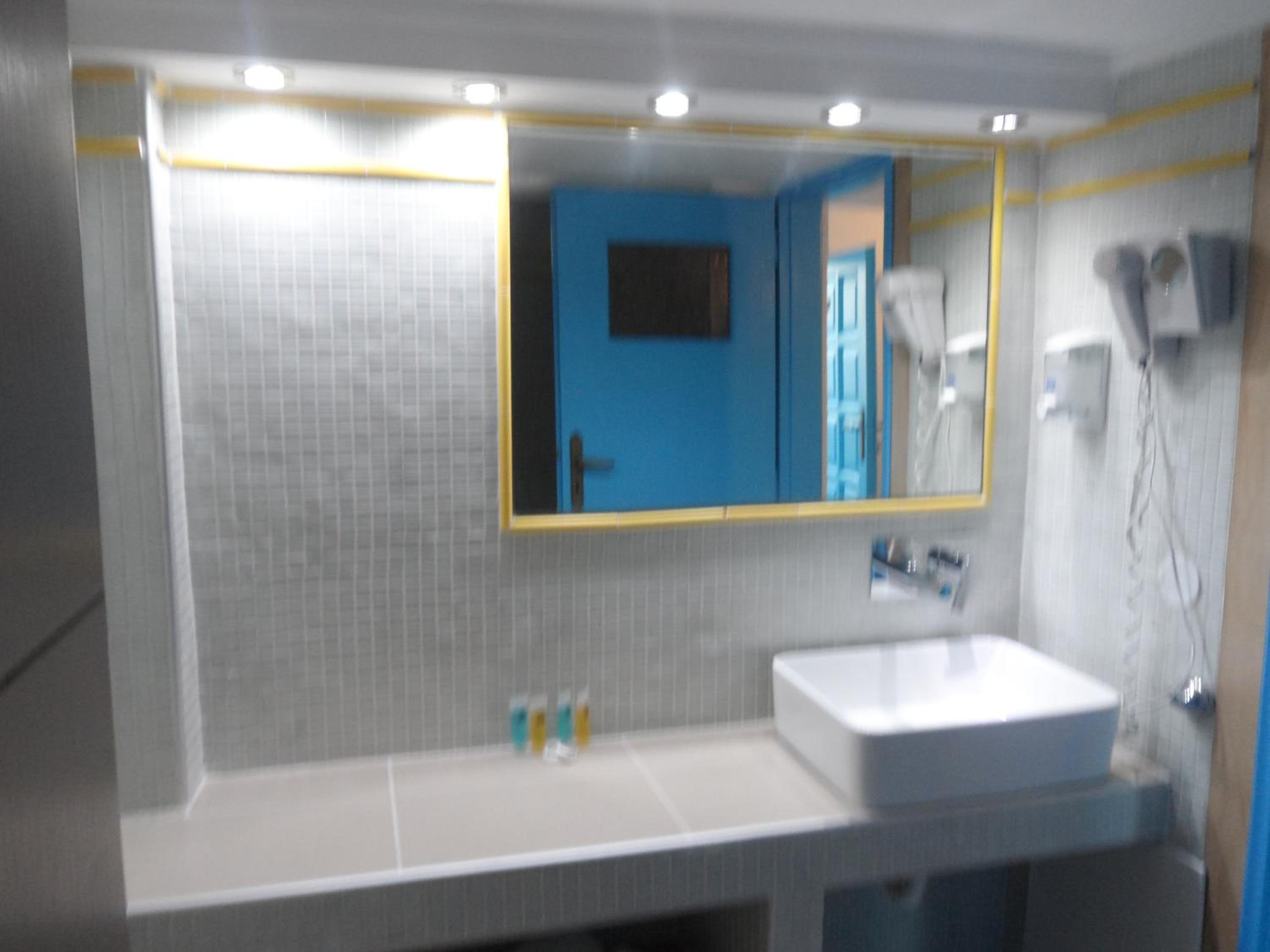 Studio (2 Adults) - Photo 18