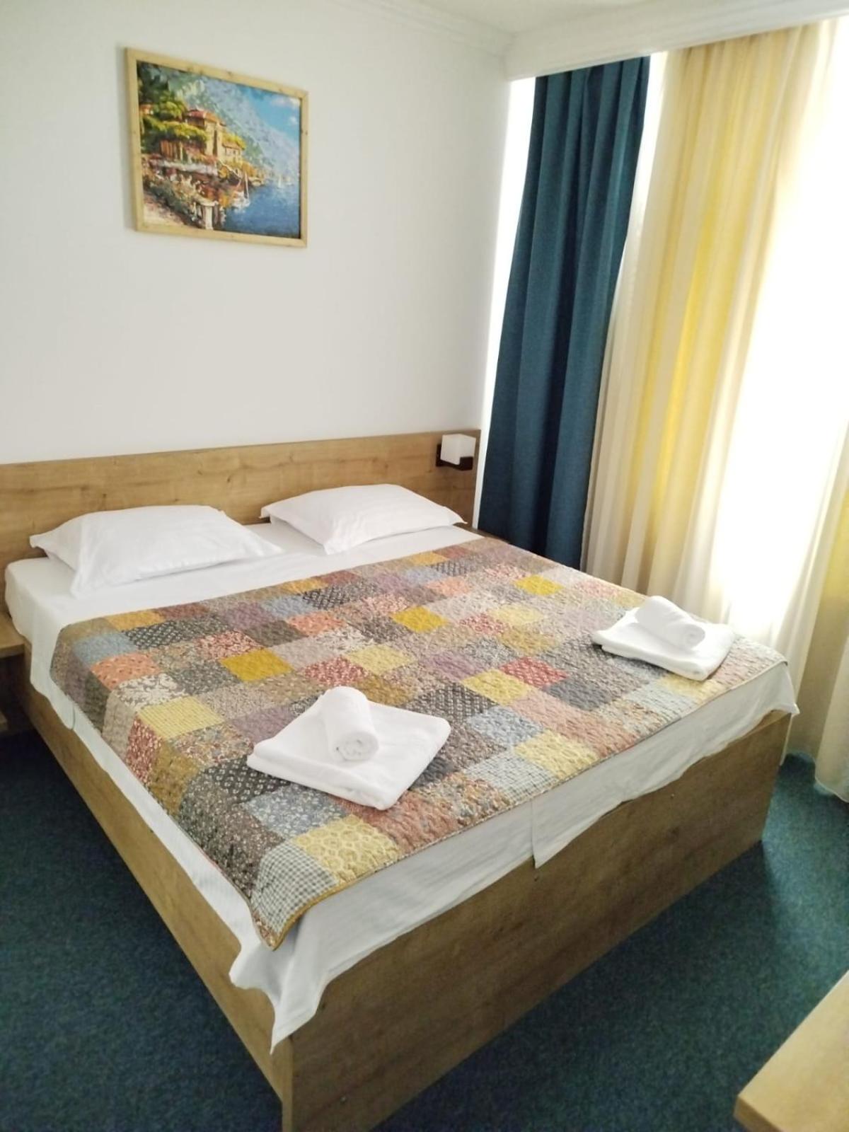 Double Room - Photo 12