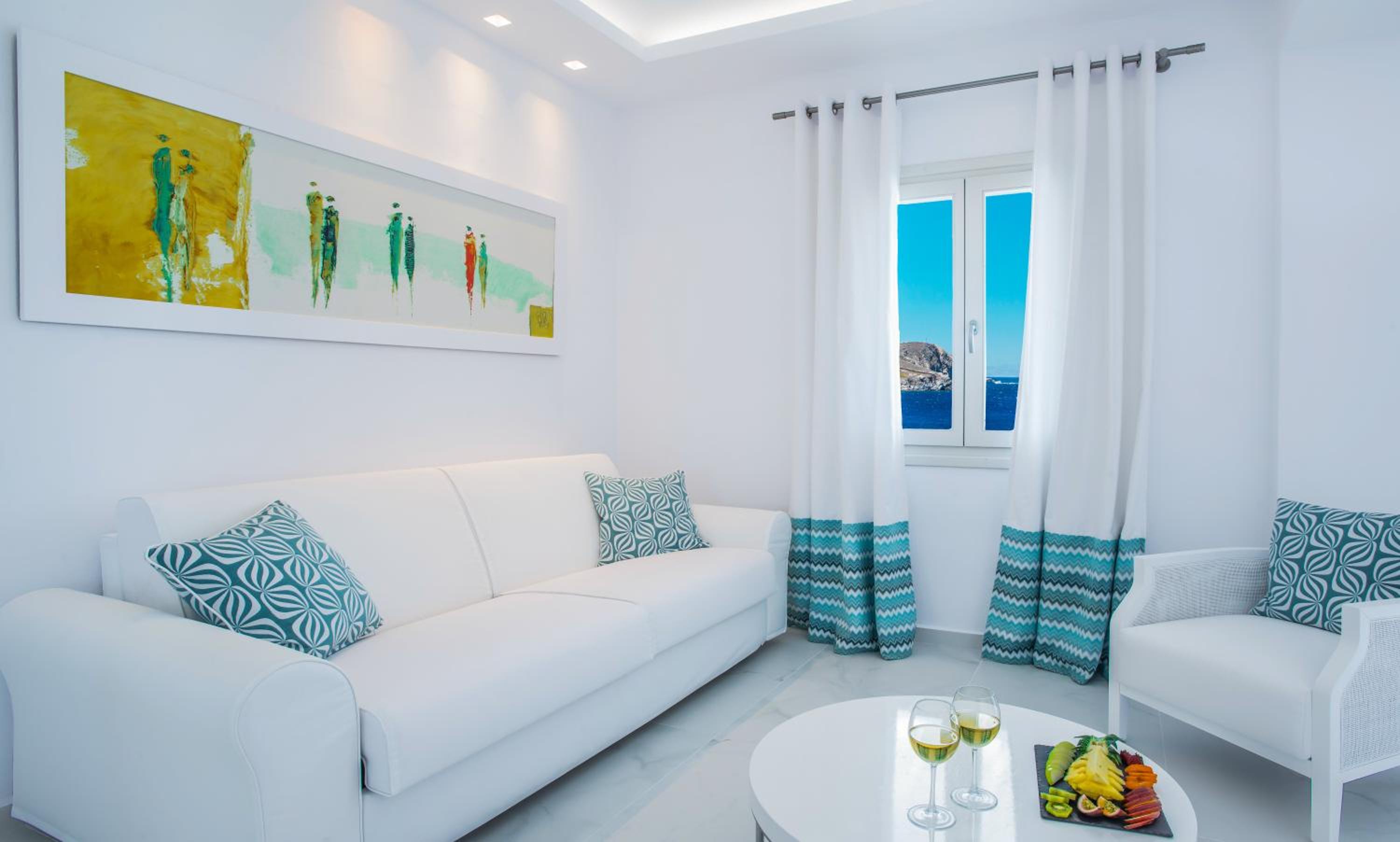 Grand Suite with Sea View and Outdoor Hot Tub - Photo 4