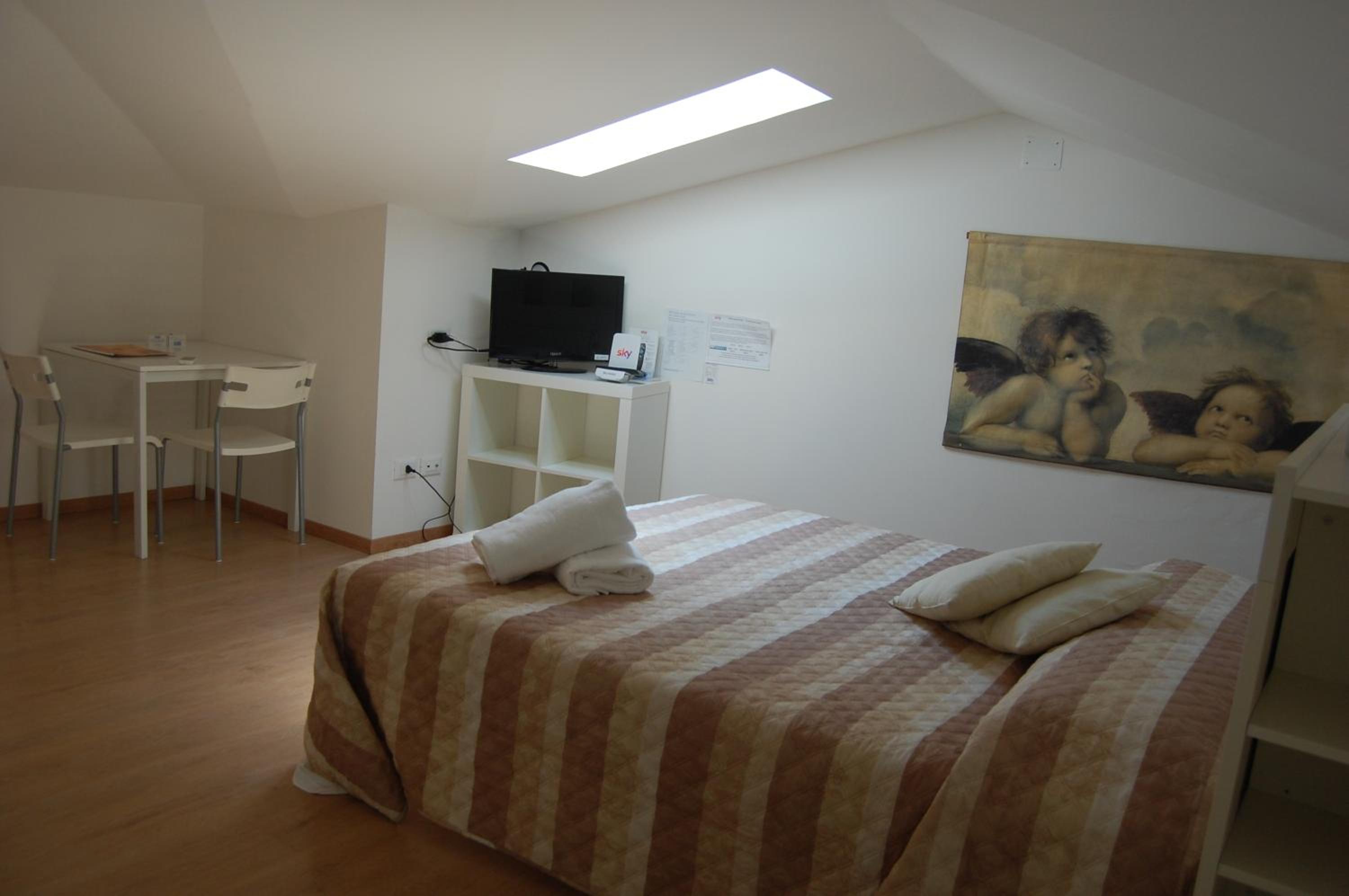 Two-Bedroom Suite - Attic - Photo 3