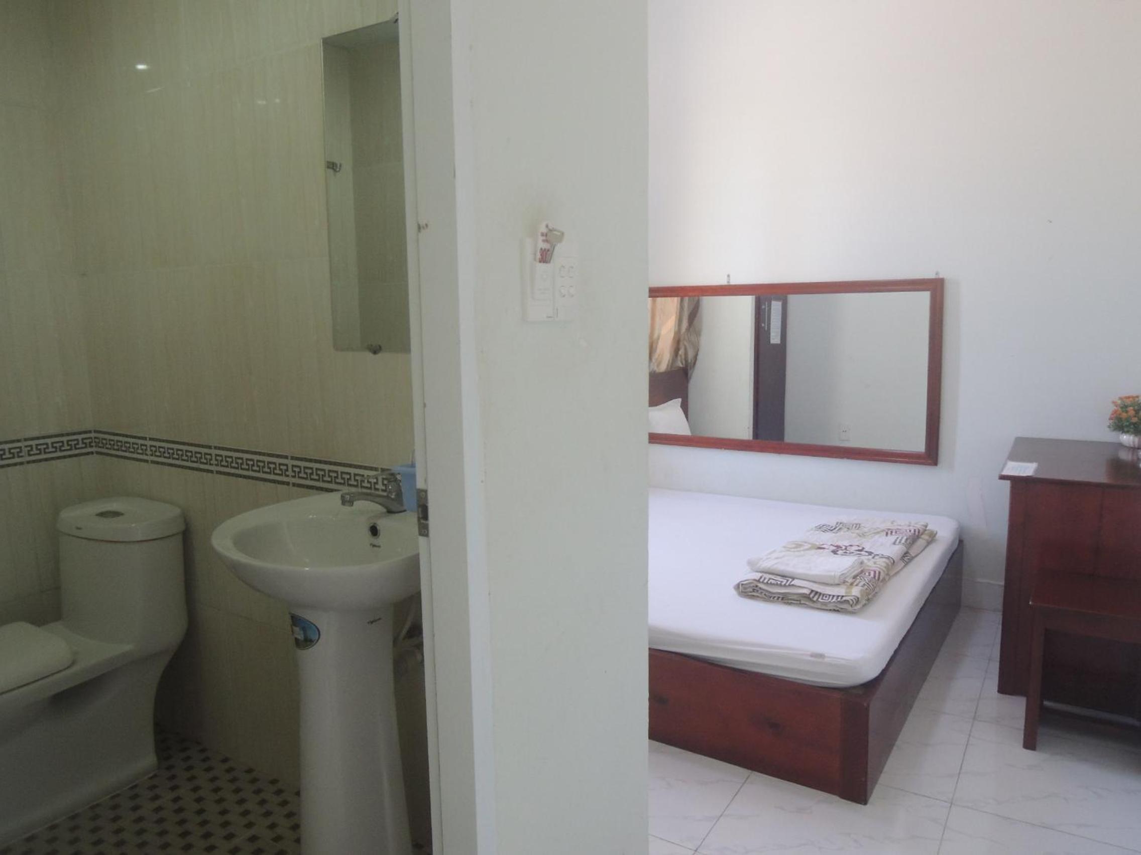 Standard Double Room - Photo 7