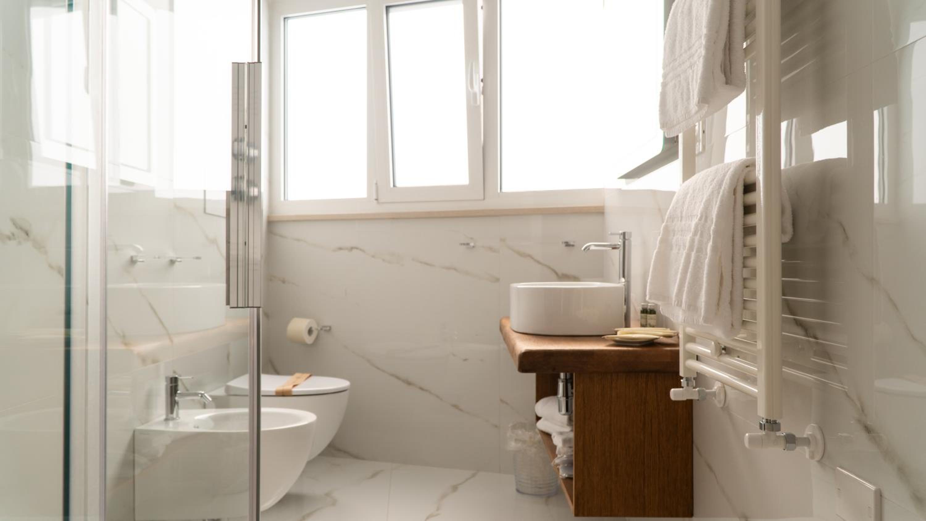 Double or Twin Room with Private Bathroom photo 3