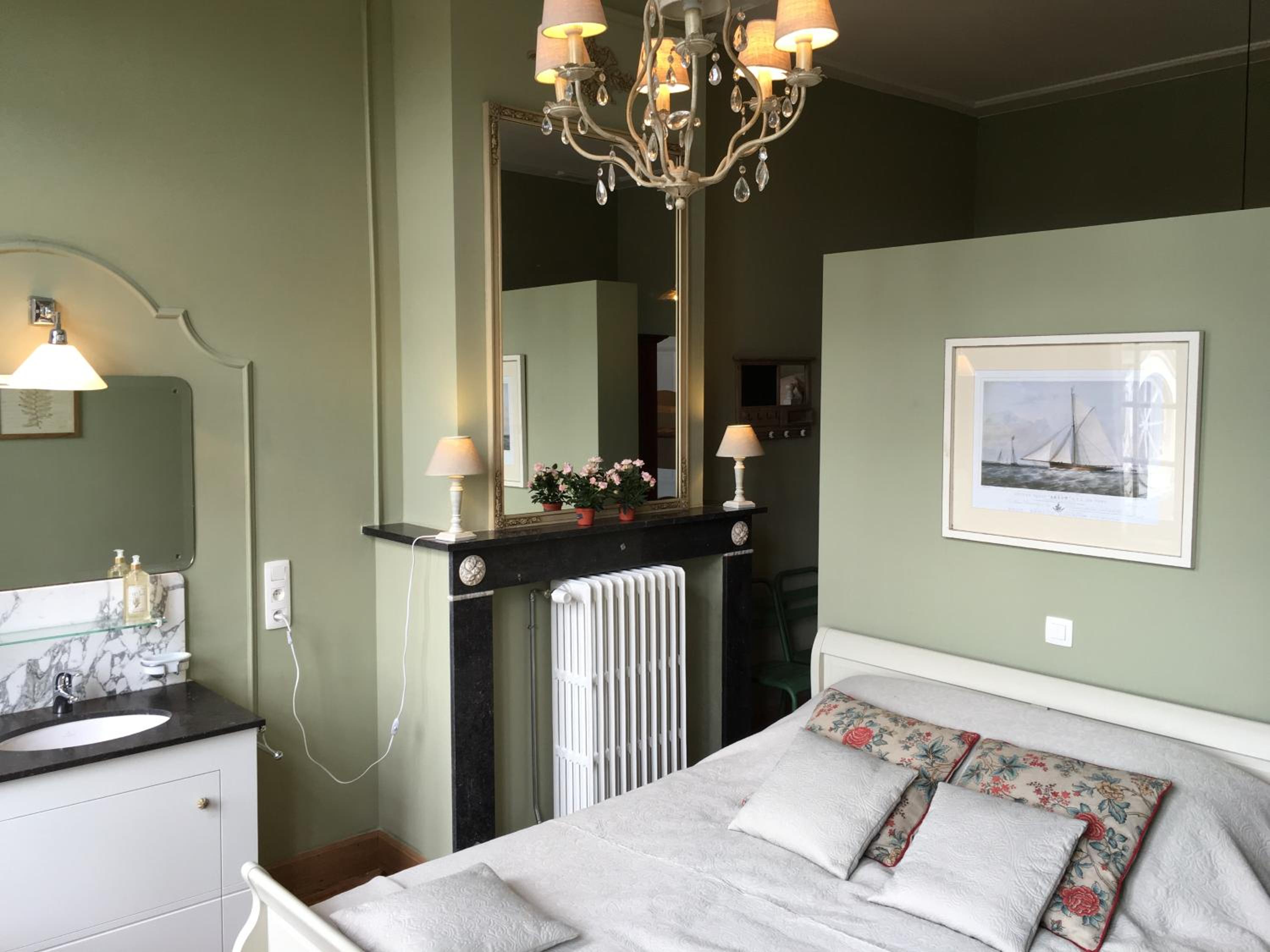 One-Bedroom Apartment with Garden View photo 2
