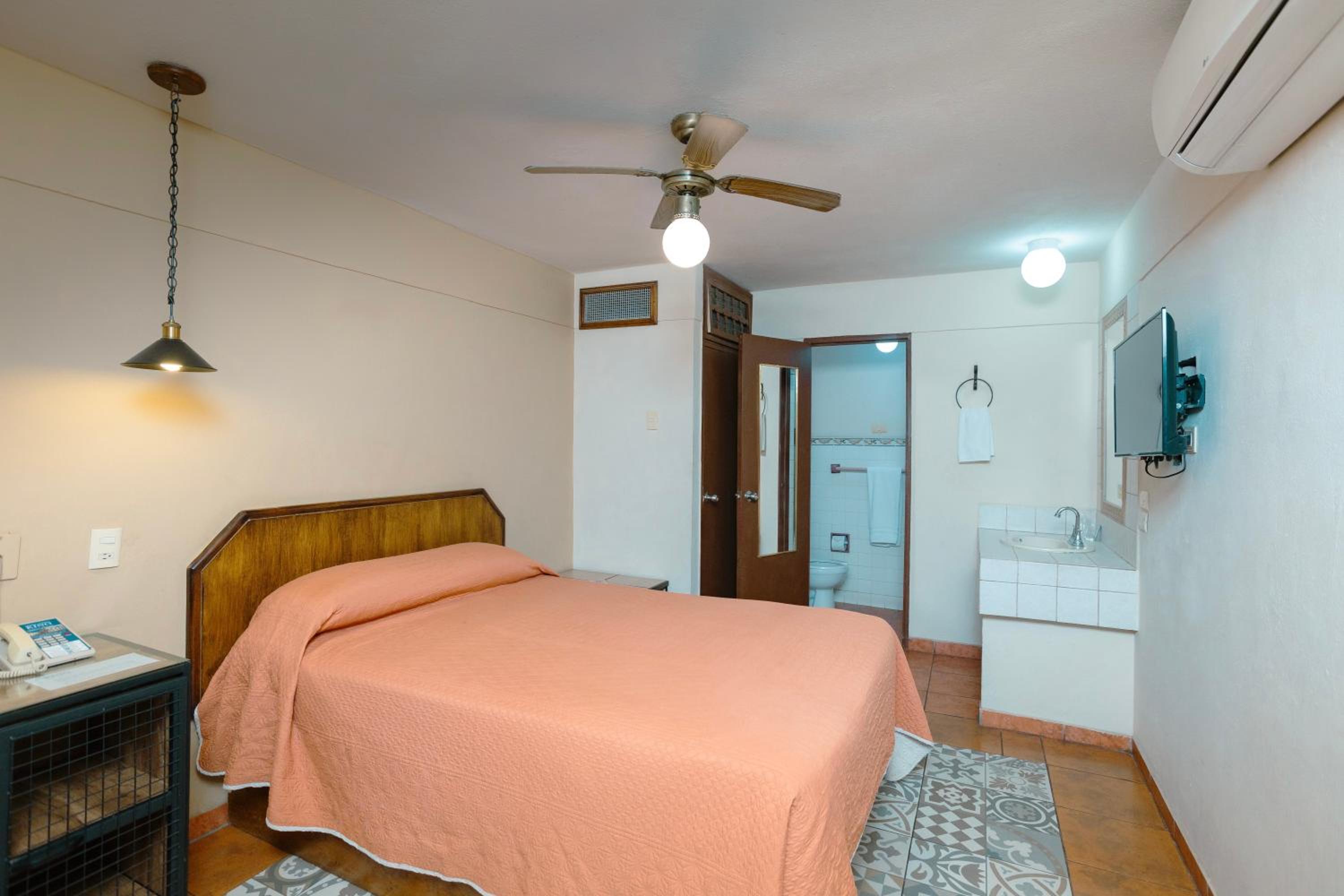 Double or Twin Room - Photo 2