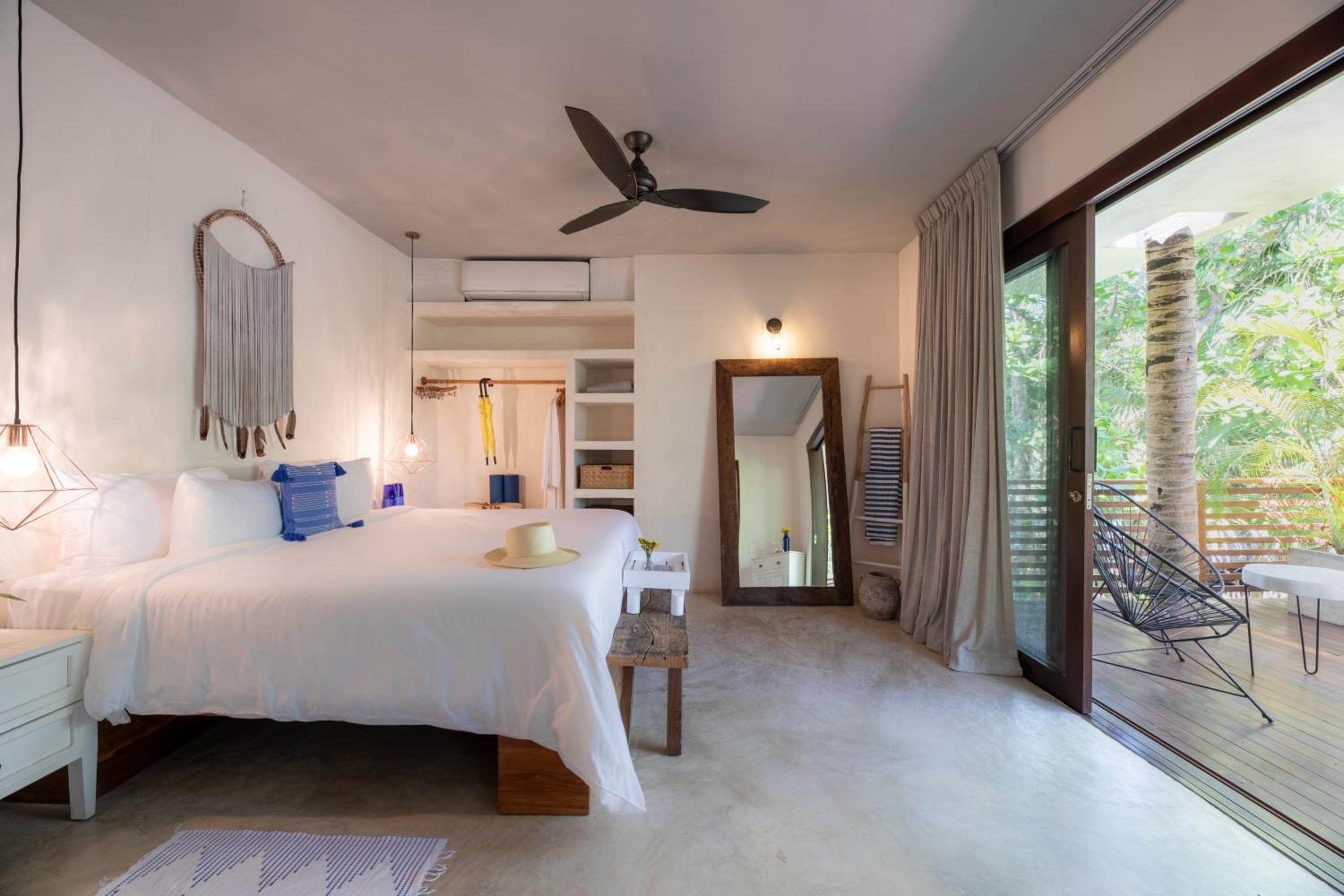 Jungle Suite with Balcony