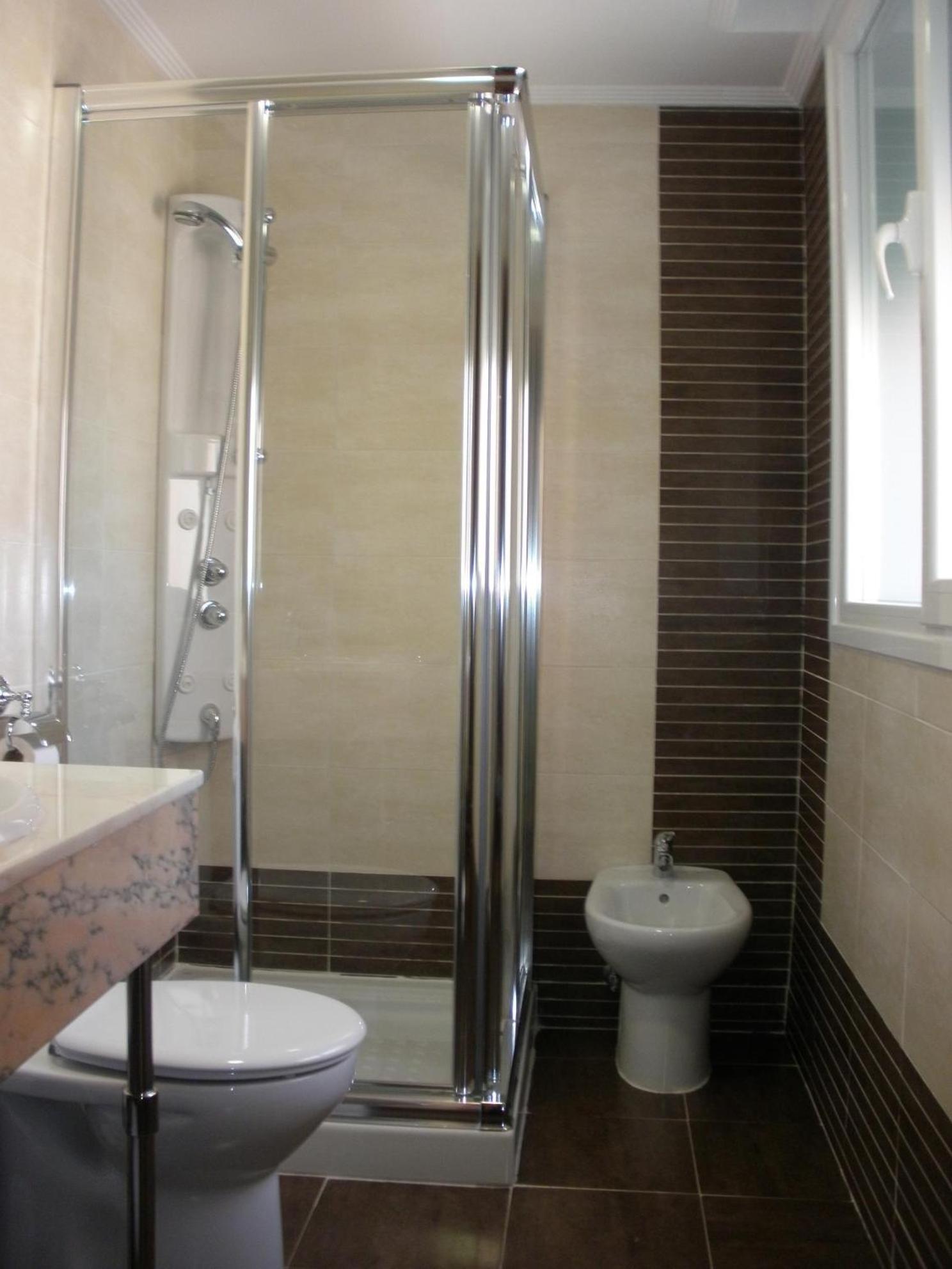 Double or Twin Room - Photo 6