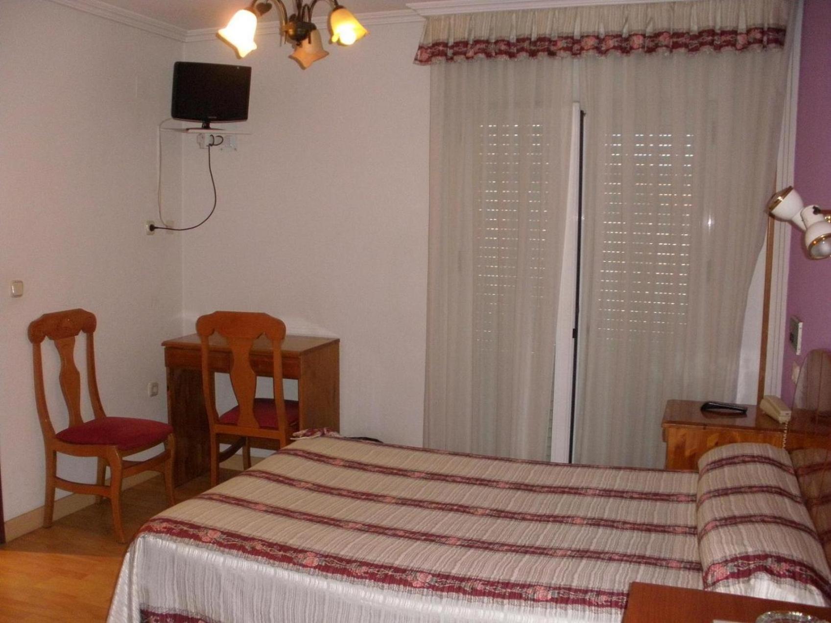 Double or Twin Room - Photo 2