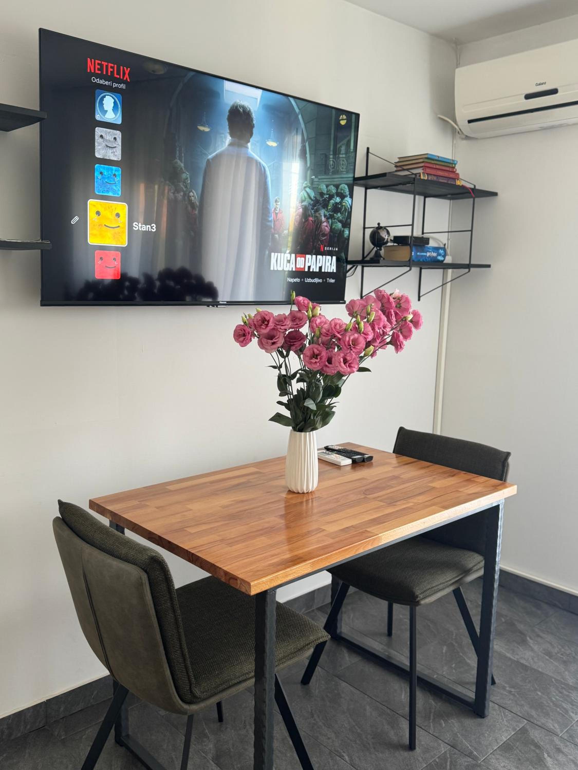 One-Bedroom Apartment with Balcony photo 1