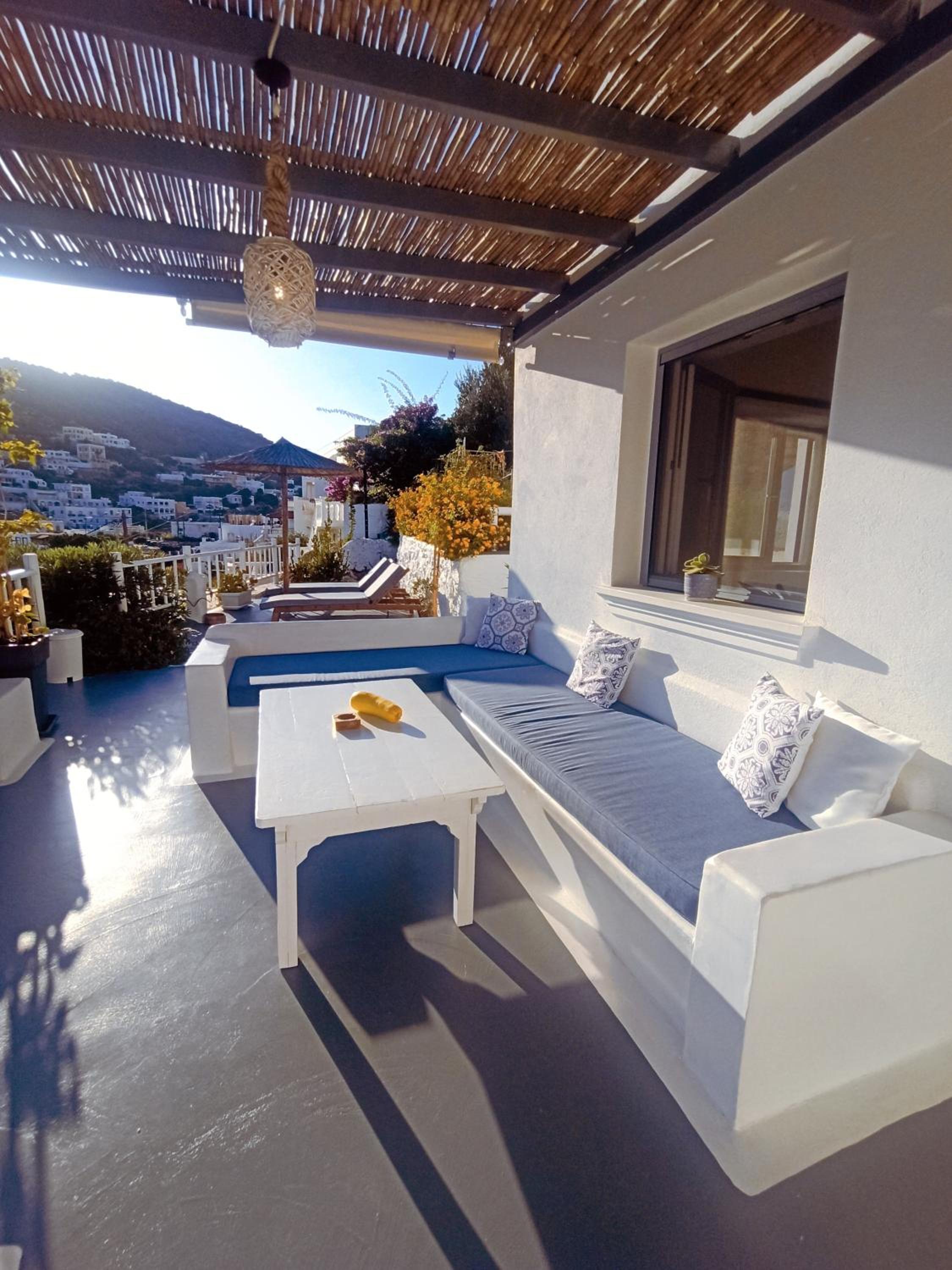 One-Bedroom Apartment with Sea View and Balcony photo 1