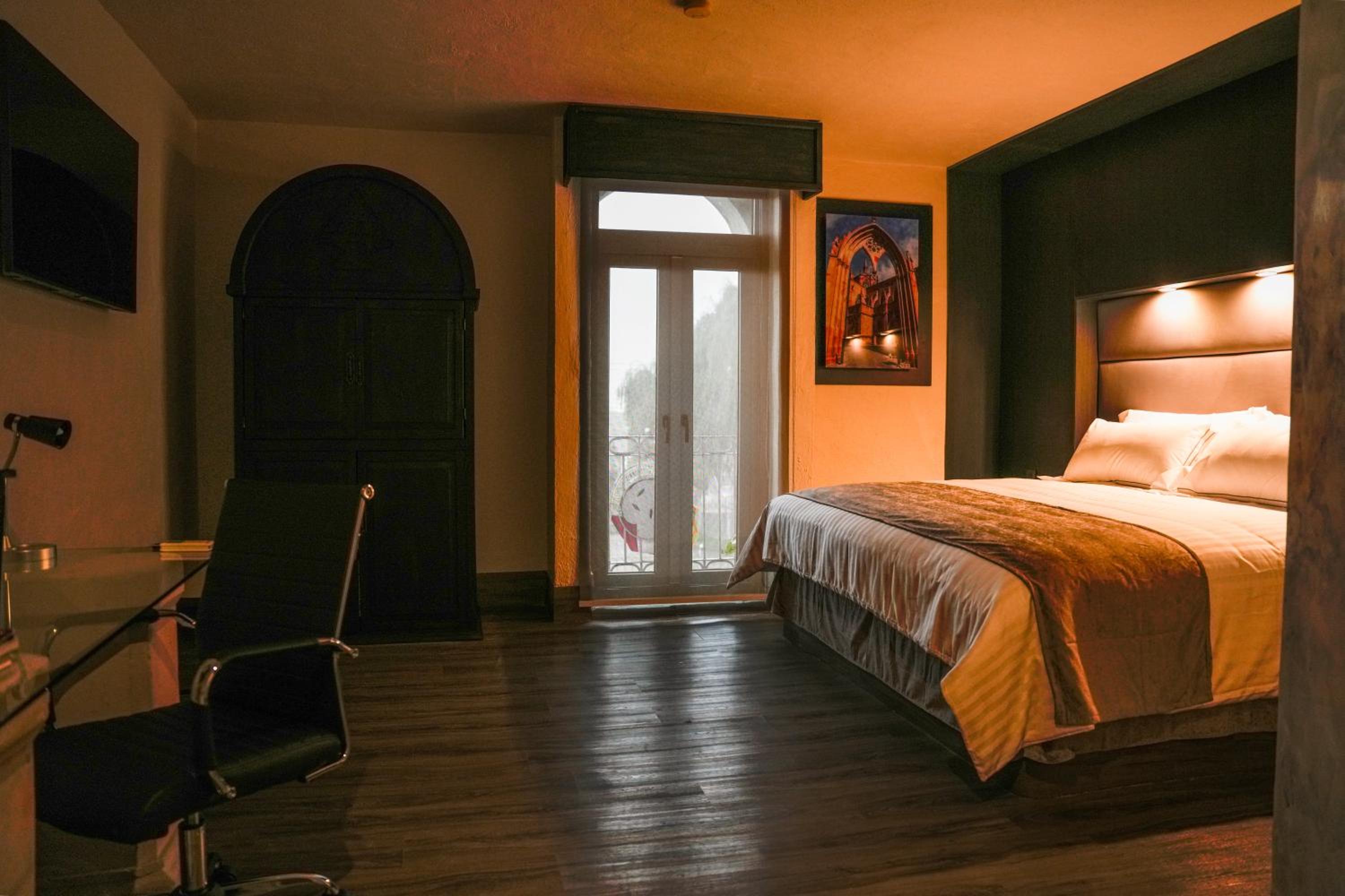 Deluxe Queen Room