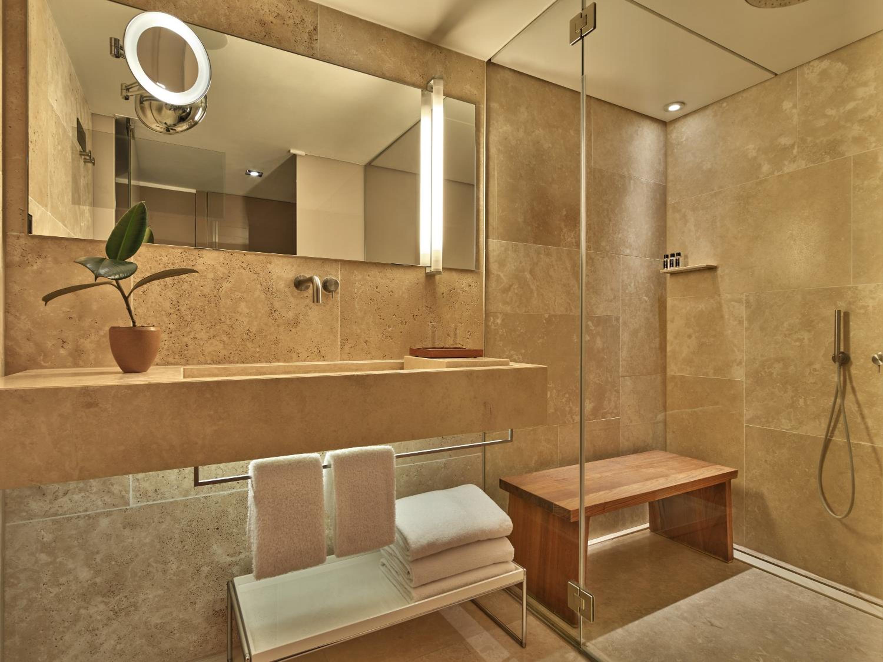 Family Deluxe Room, Conservatorium Hotel