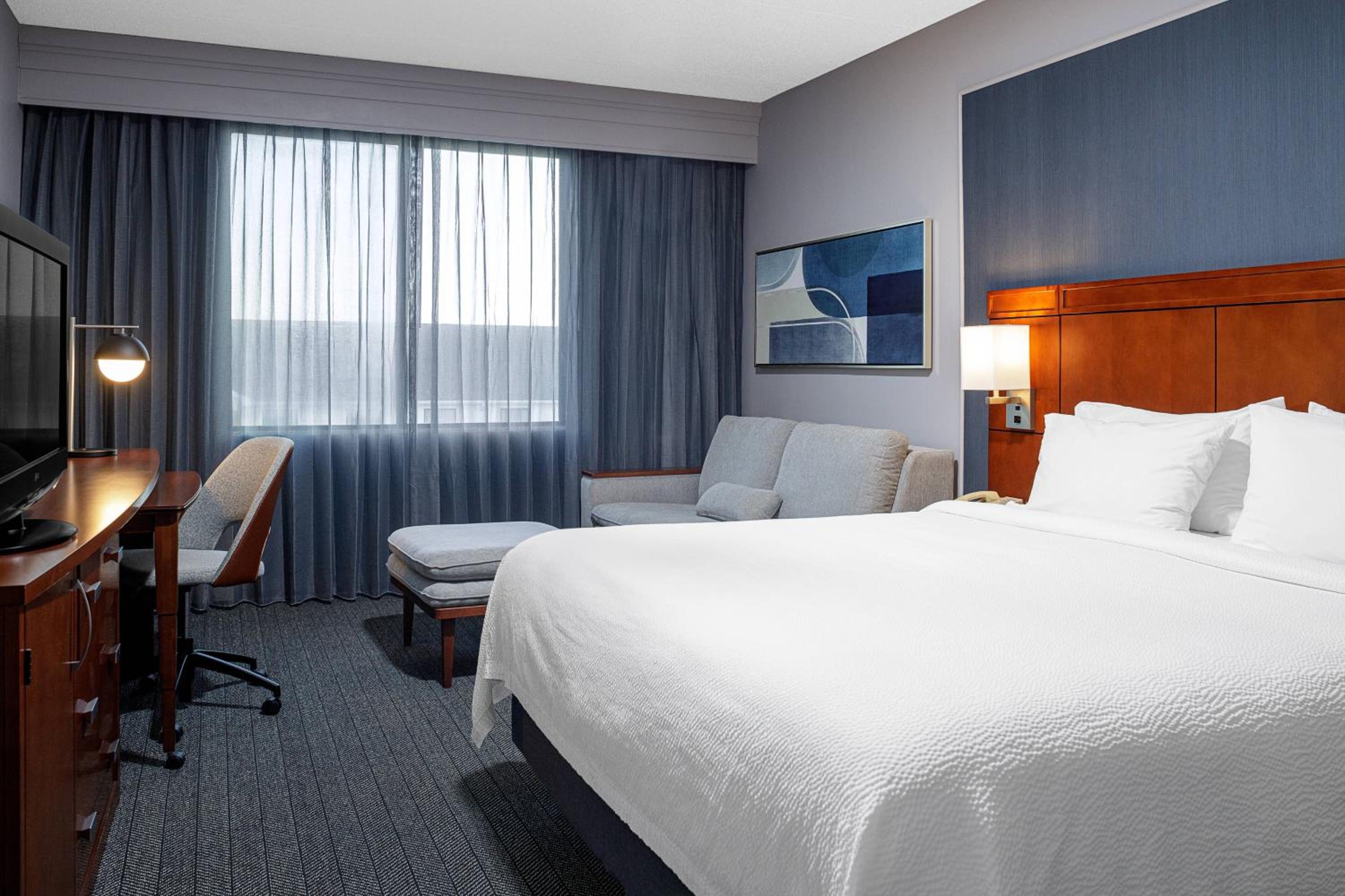 King Room with Sofa Bed and Roll-In Shower - Mobility/Hearing Accessible - Photo 1