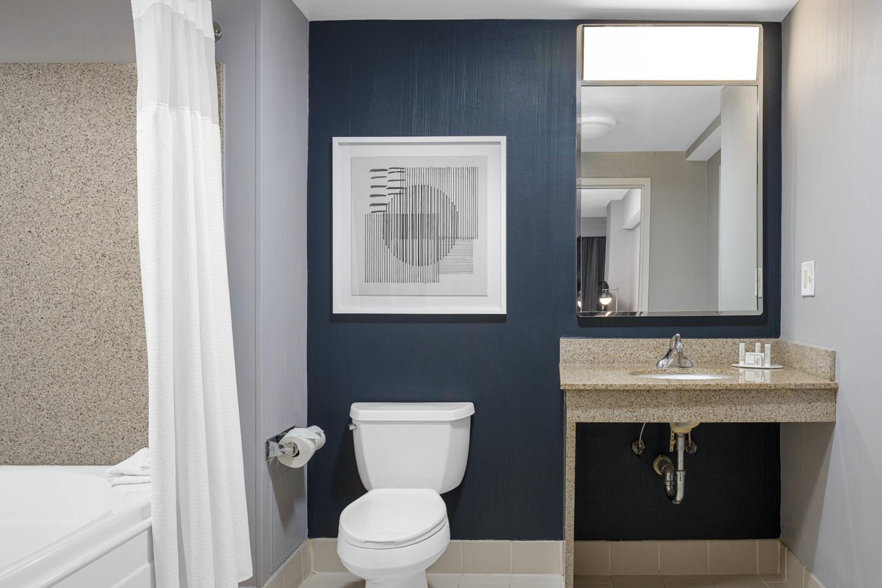 One-Bedroom Queen Suite with Two Queen Beds and Sofa Bed - Photo 4
