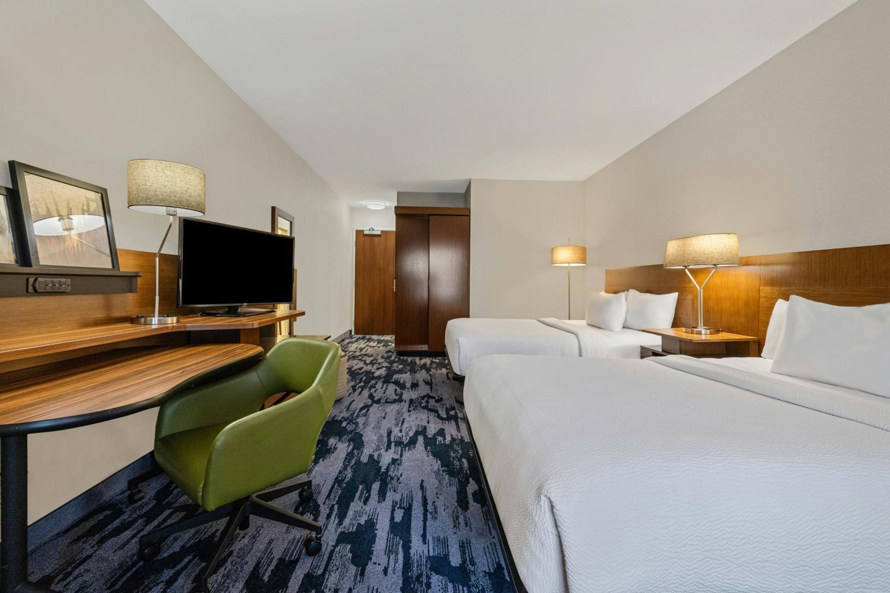 Queen Room with Two Queen Beds - Hearing Accessible