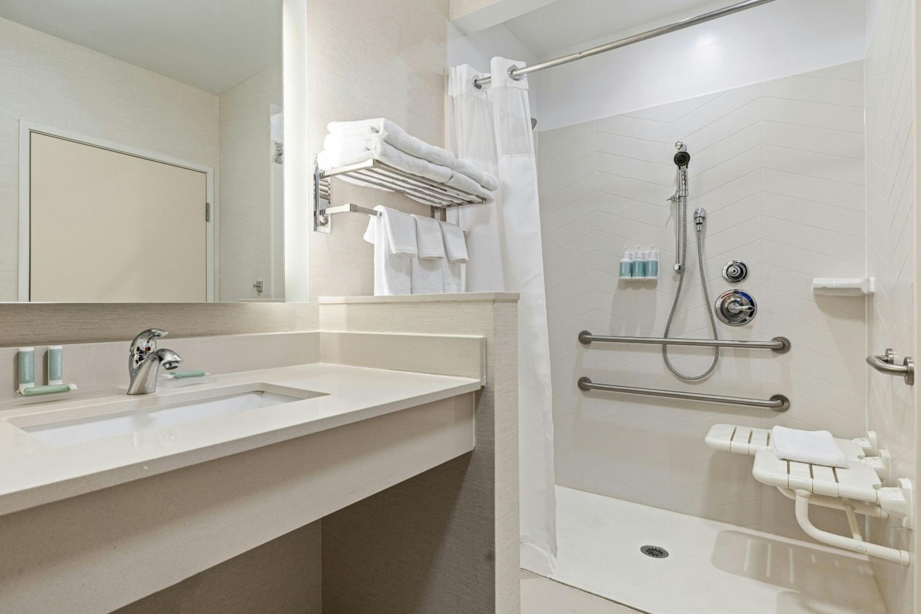 King Room with Roll-in Shower - Mobility and Hearing Accessible