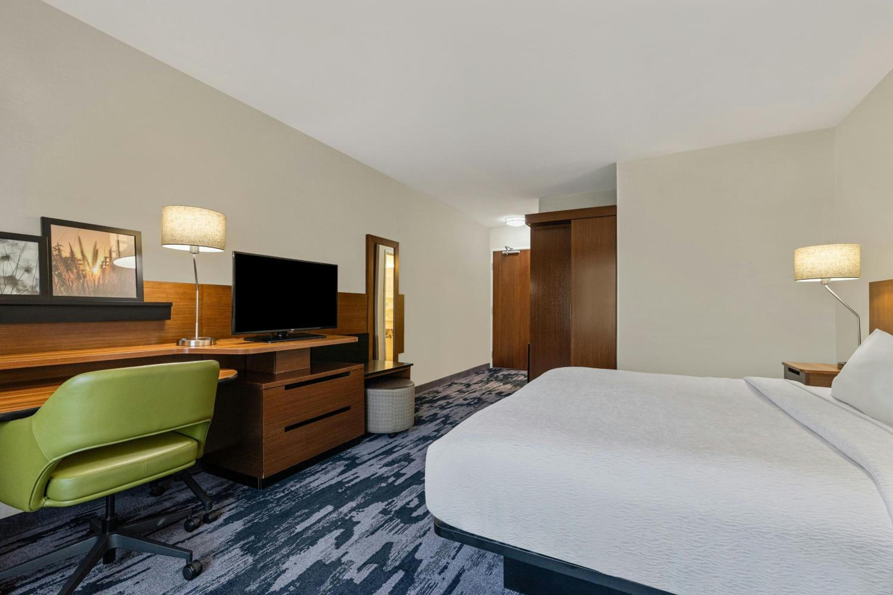 King Room with Roll-in Shower - Mobility and Hearing Accessible