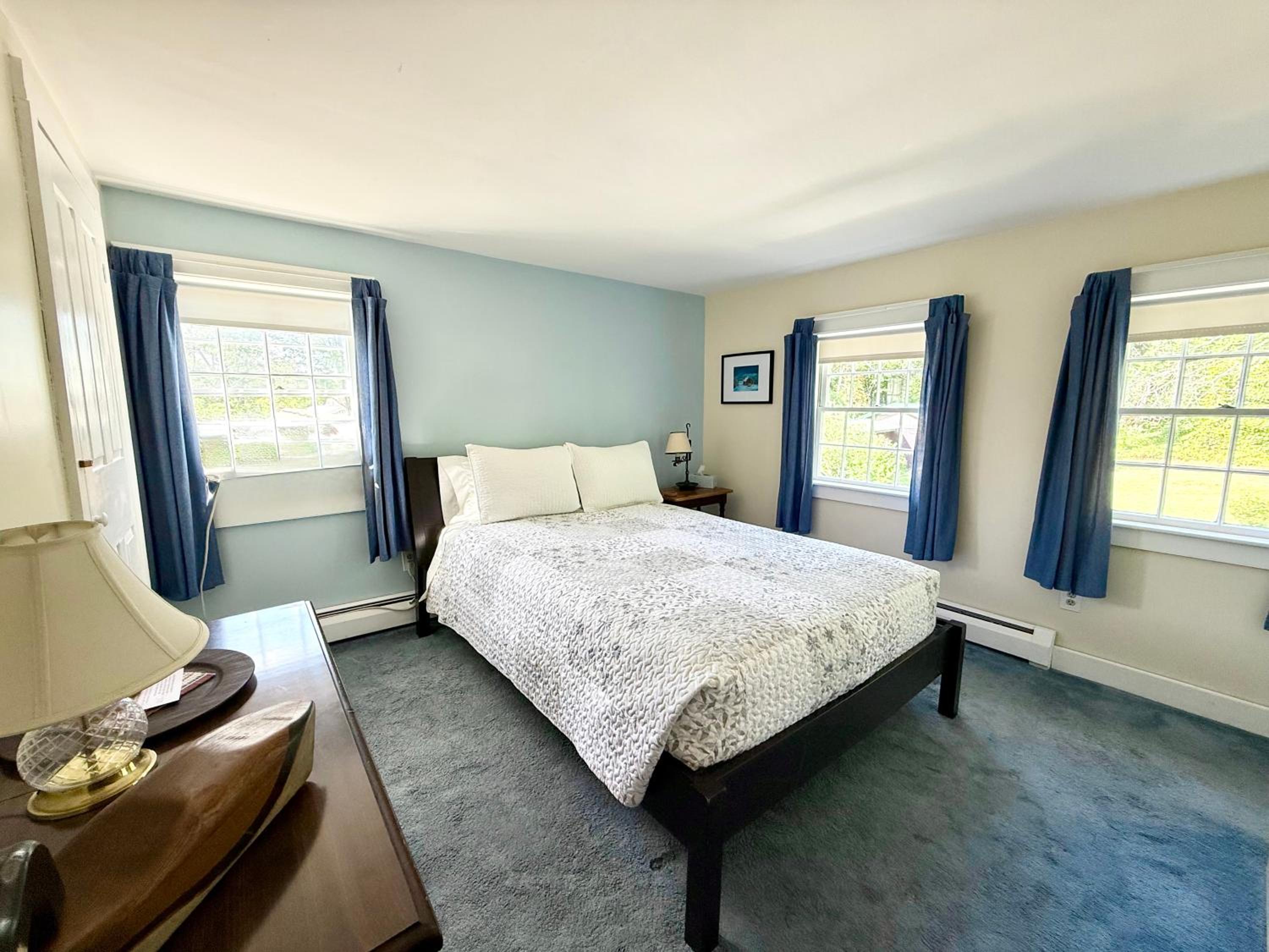 Queen Room photo 1