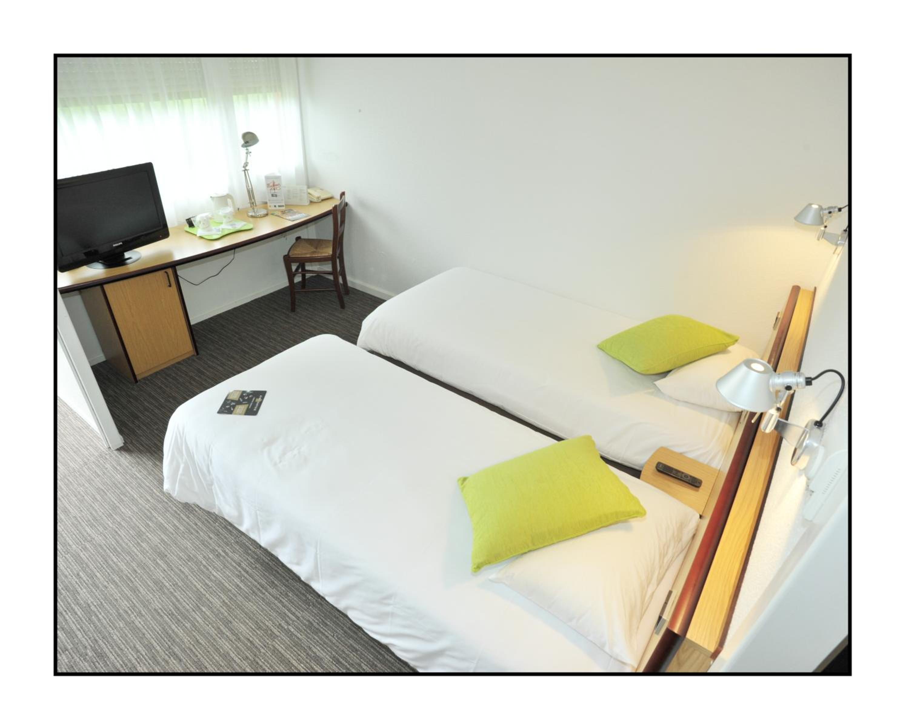 Twin Room - Photo 4
