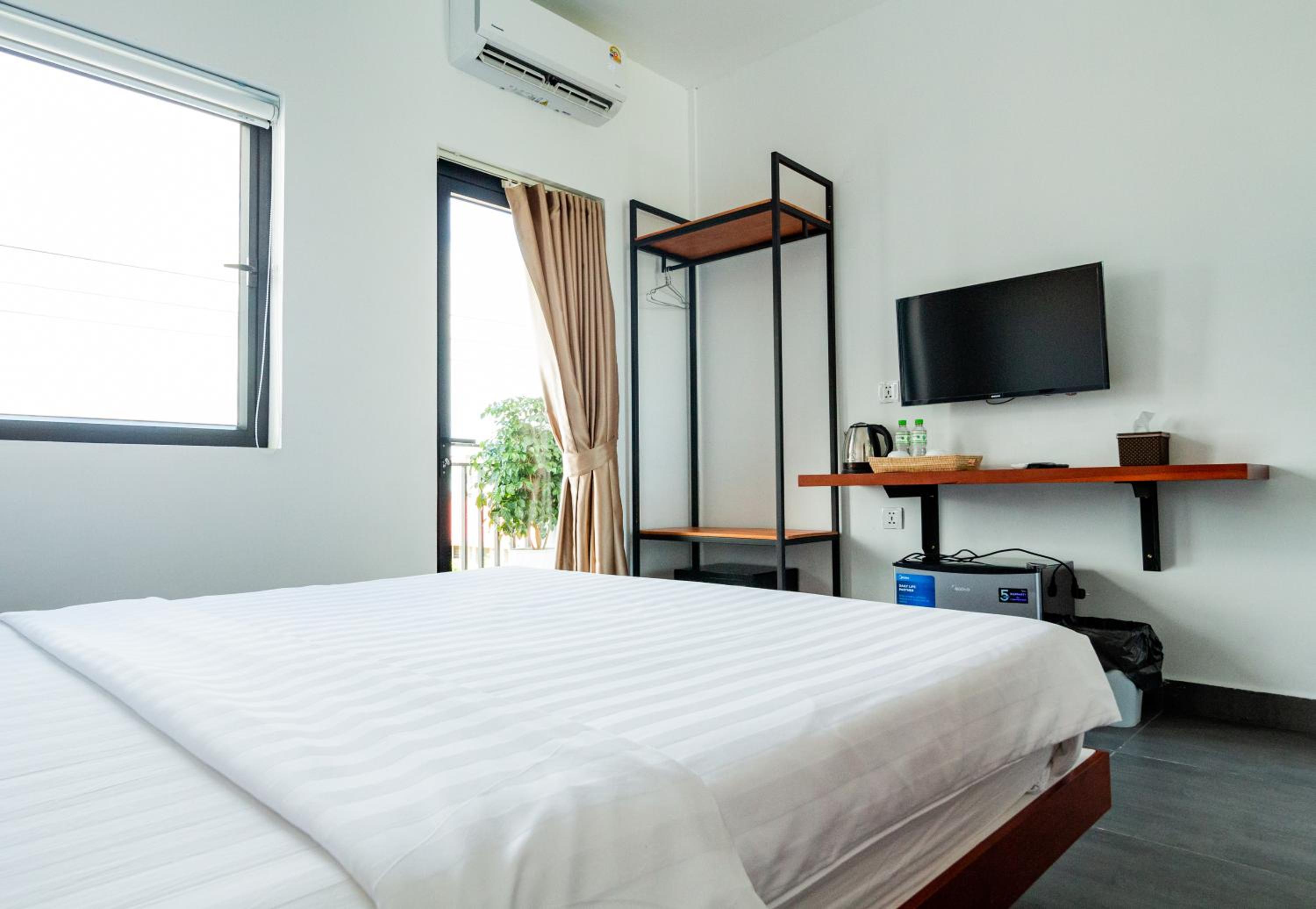 Double Room with Balcony - Photo 5