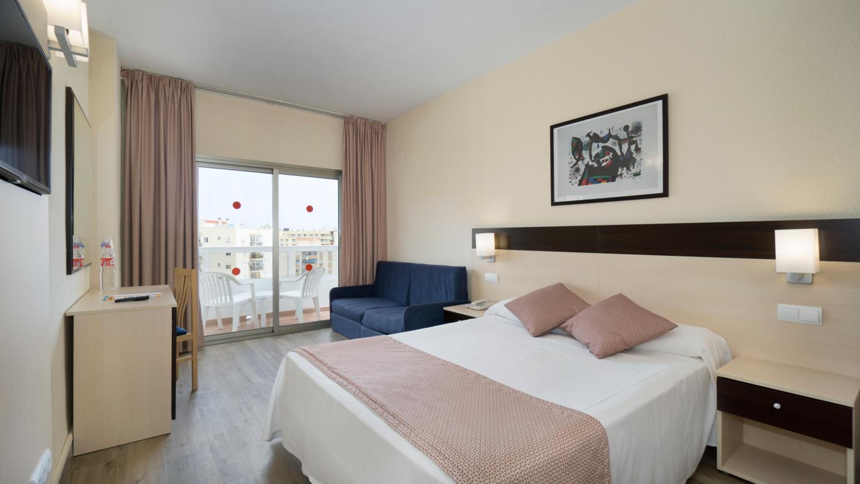 Habitación Cuádruple (2 Adultos + 2 Niños)