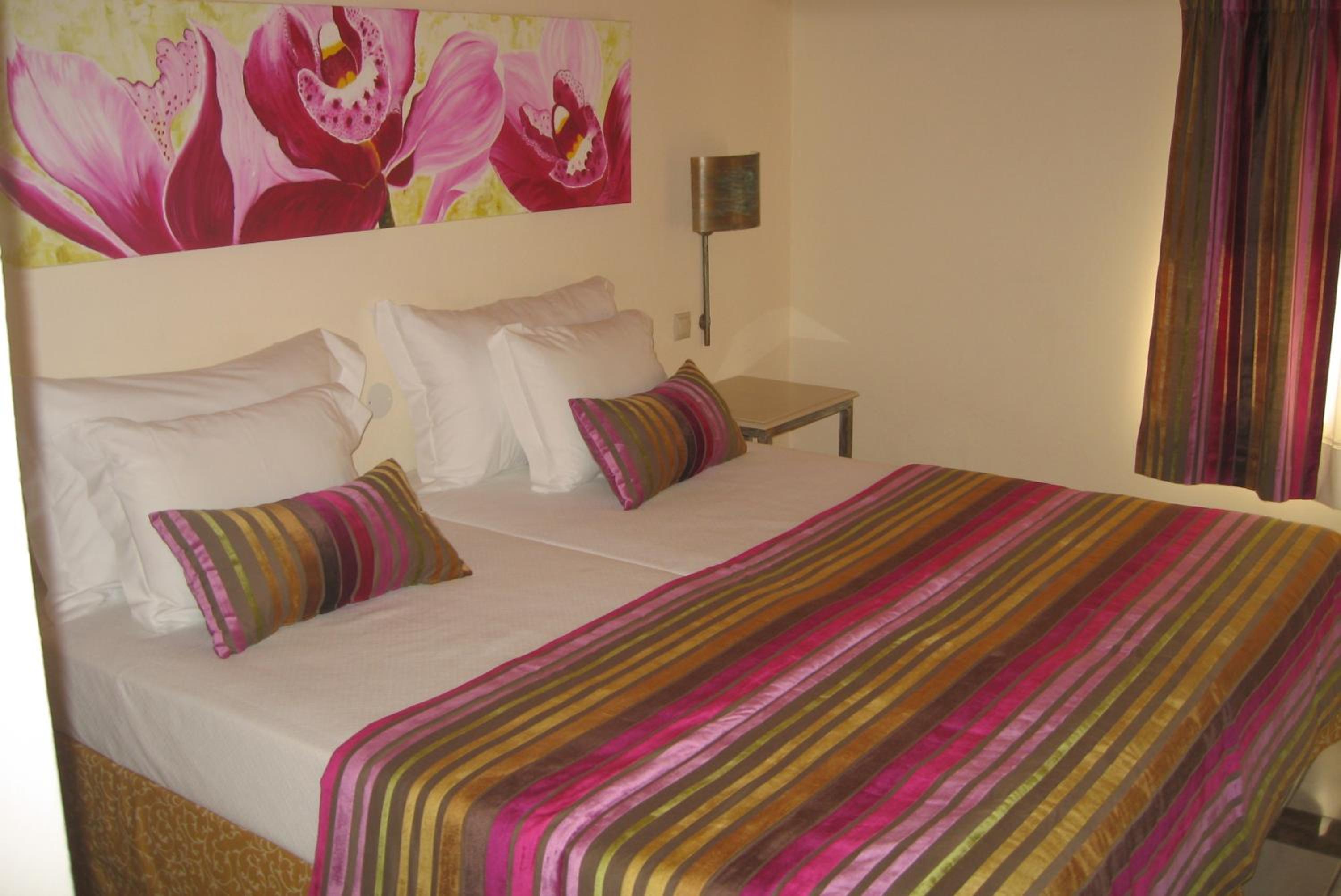 Economy Twin Room - Photo 2