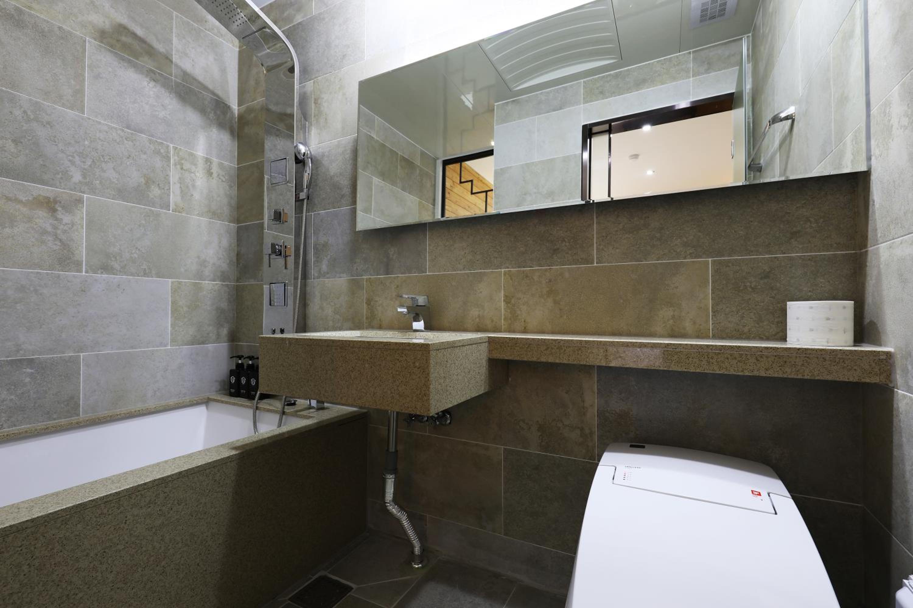 Standard Twin Room - Photo 1