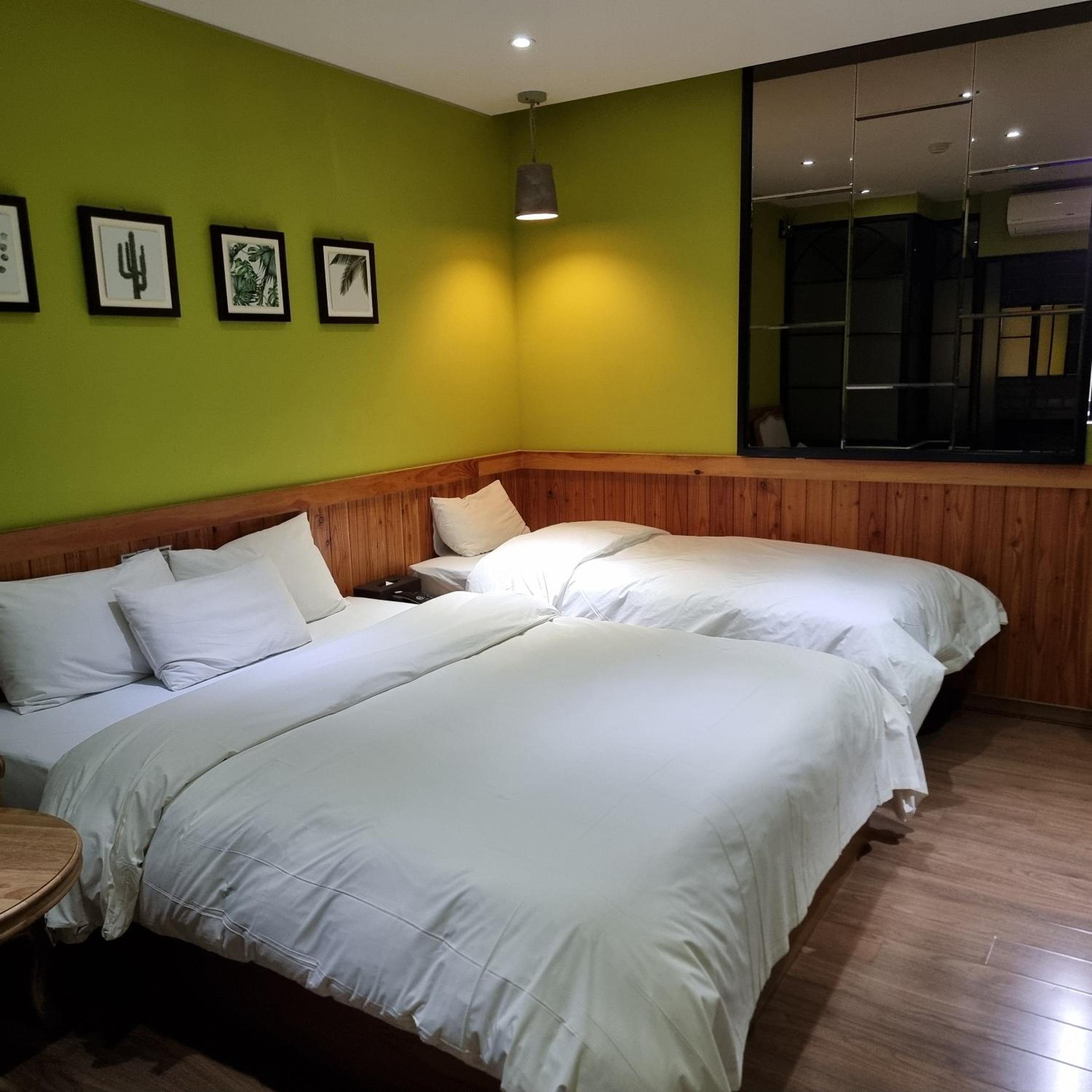 Standard Twin Room - Photo 3