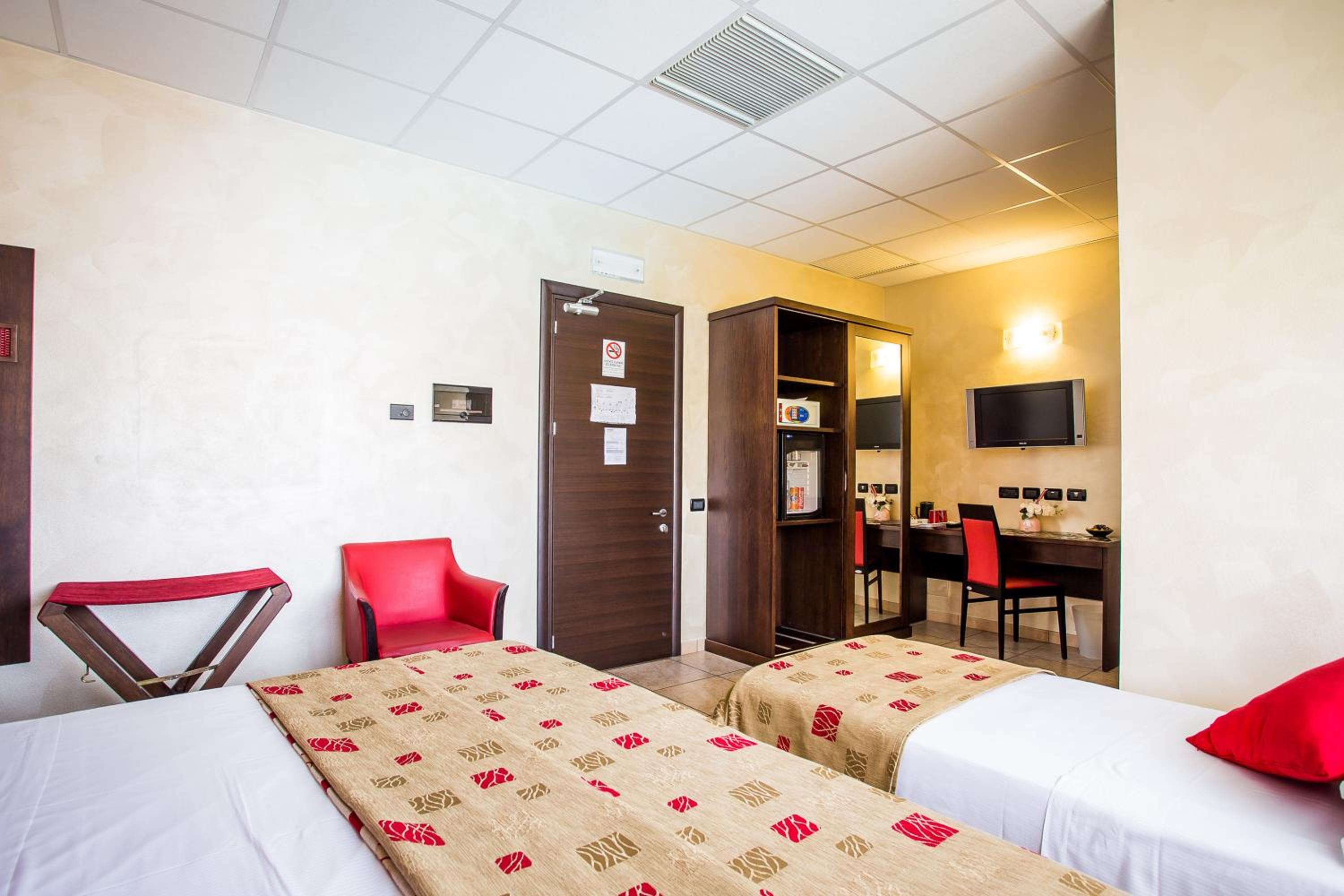 Deluxe Triple Room - Photo 3