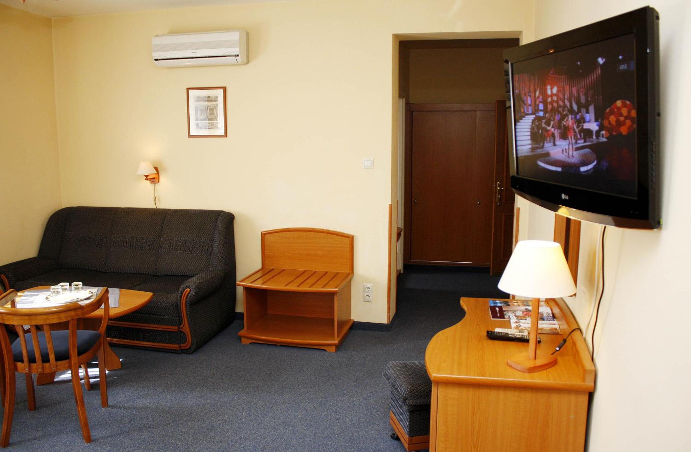 Double or Twin Room - Photo 11