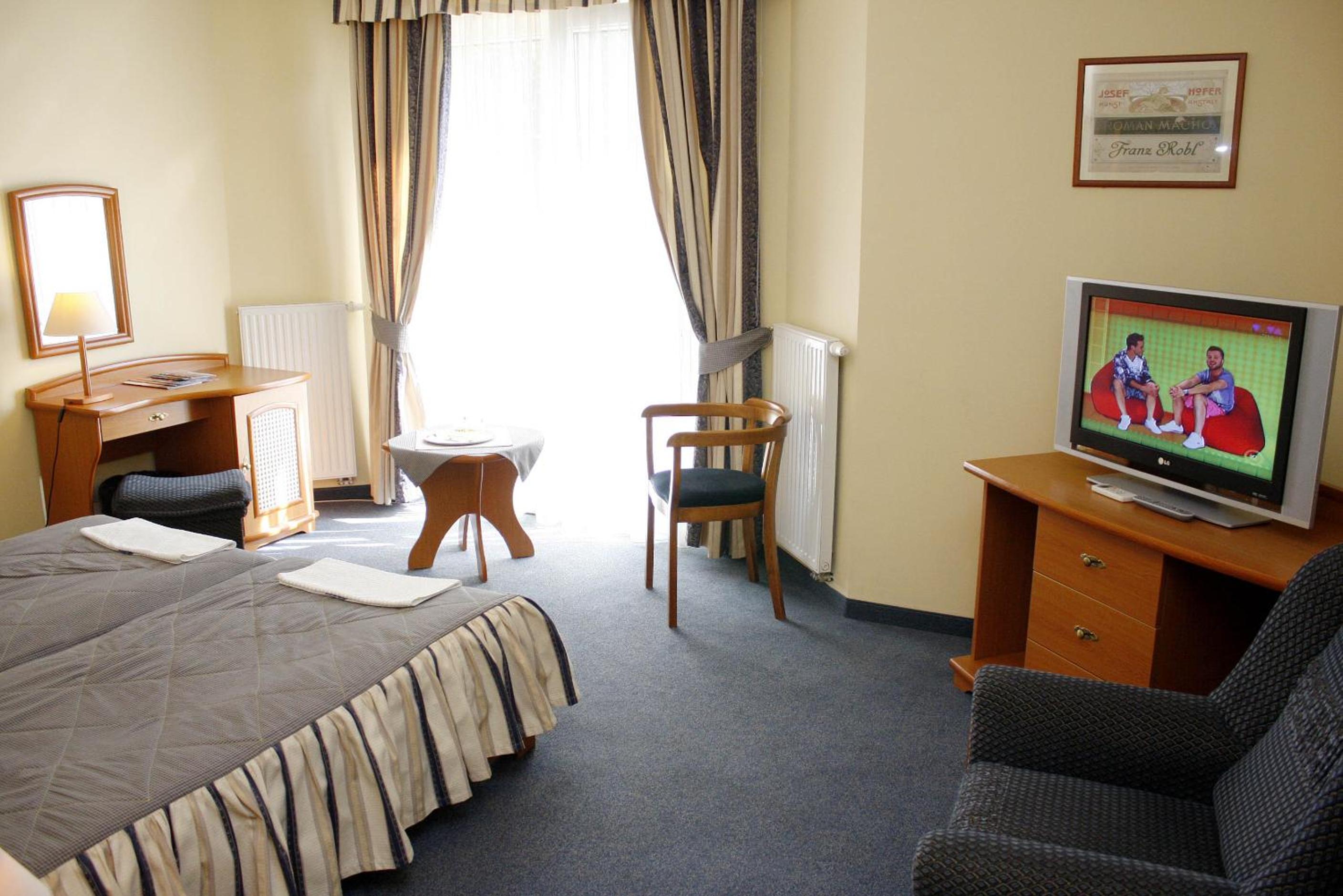 Double or Twin Room - Photo 10