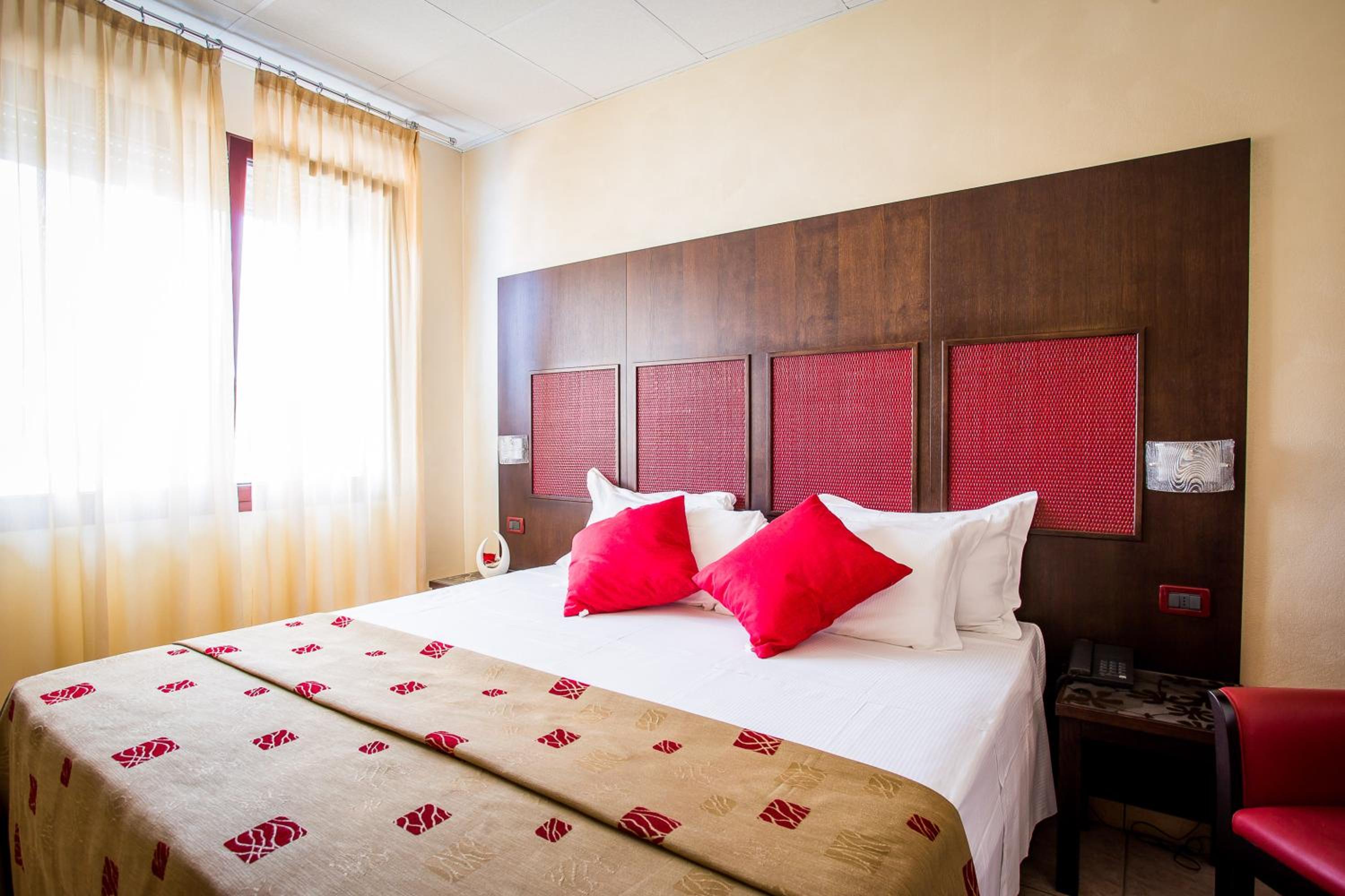 Deluxe Double or Twin Room - Photo 7