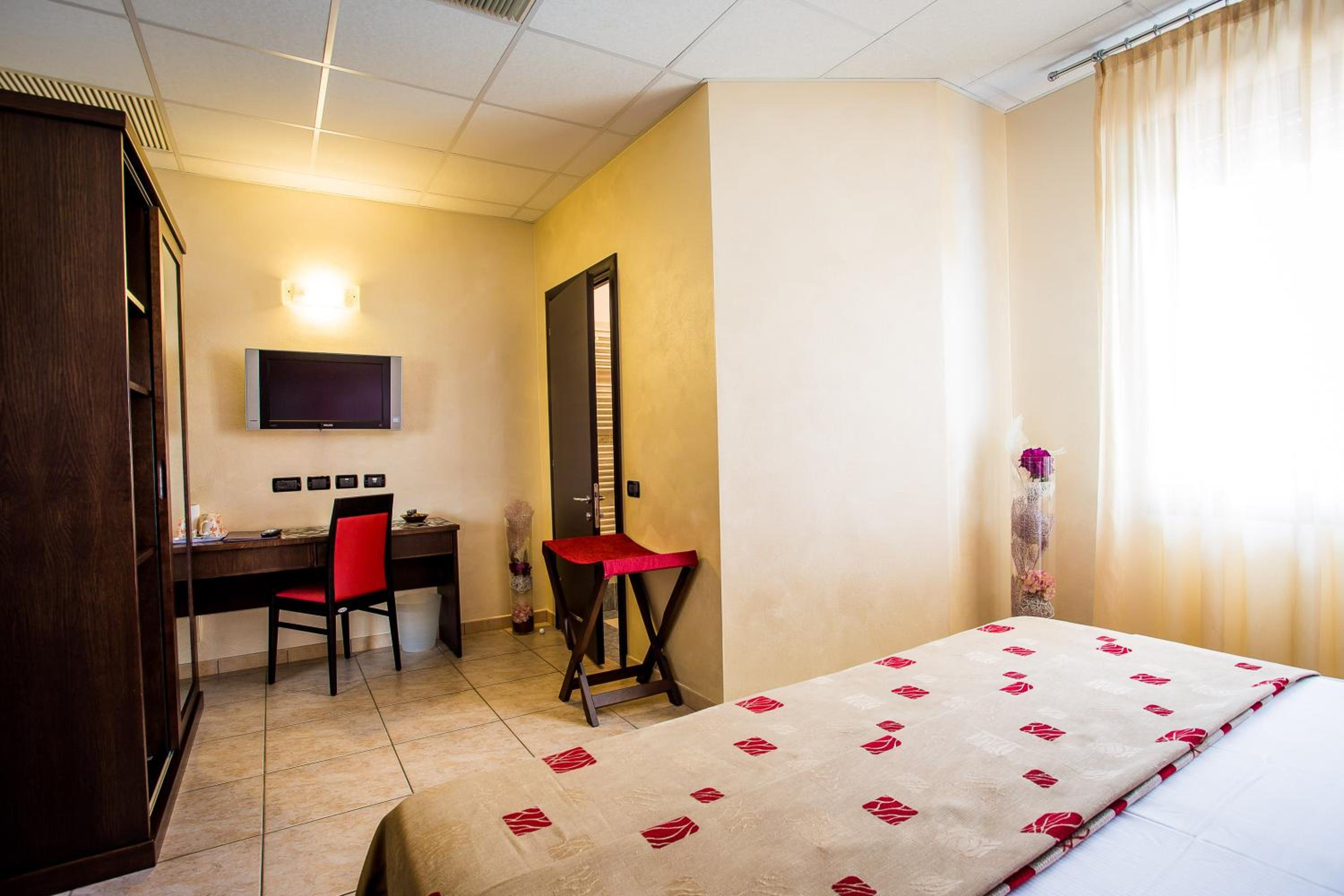 Deluxe Double or Twin Room - Photo 6
