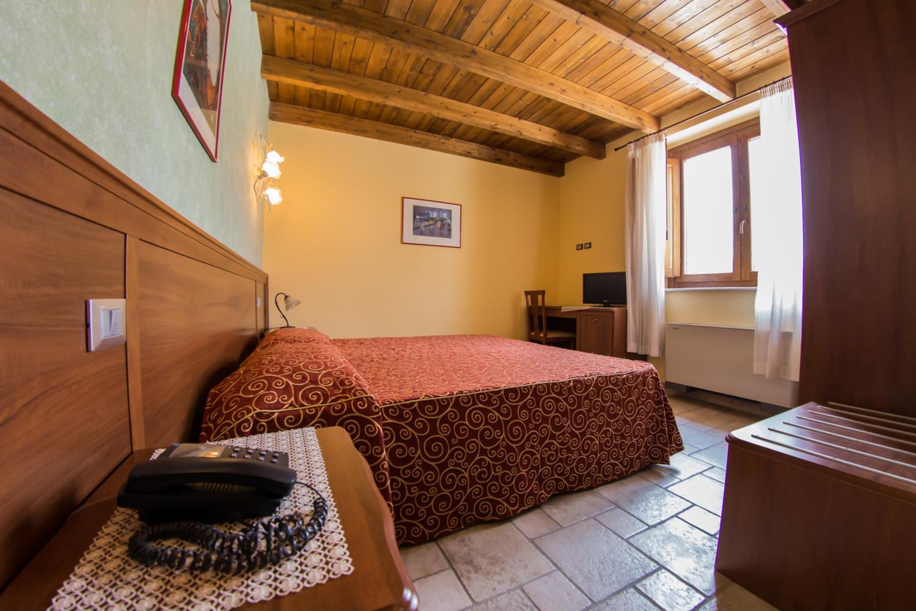 Deluxe Family Suite photo 1