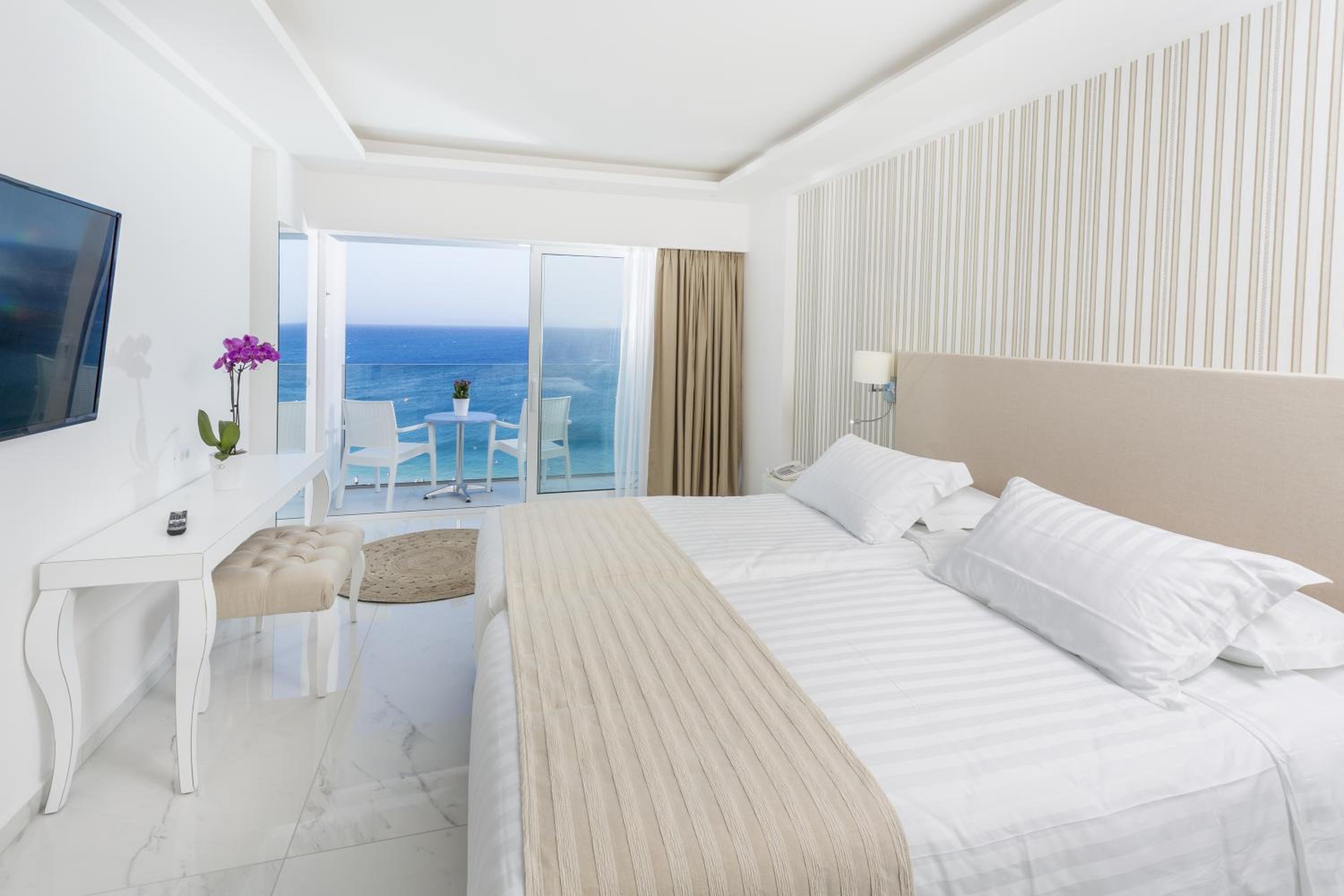 Double or Twin Room Beach Front - Photo 1