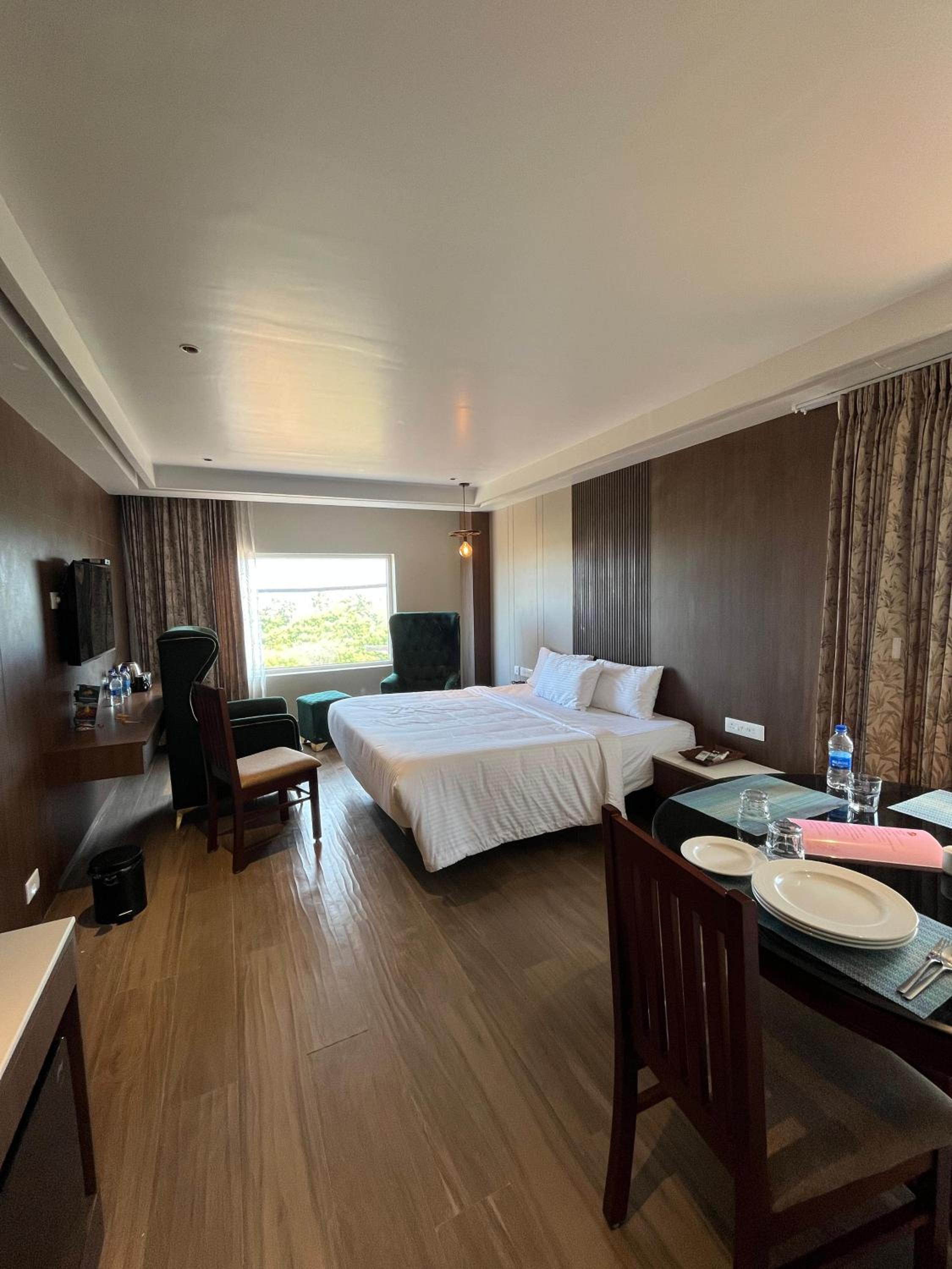 Suite with City View - Photo 4