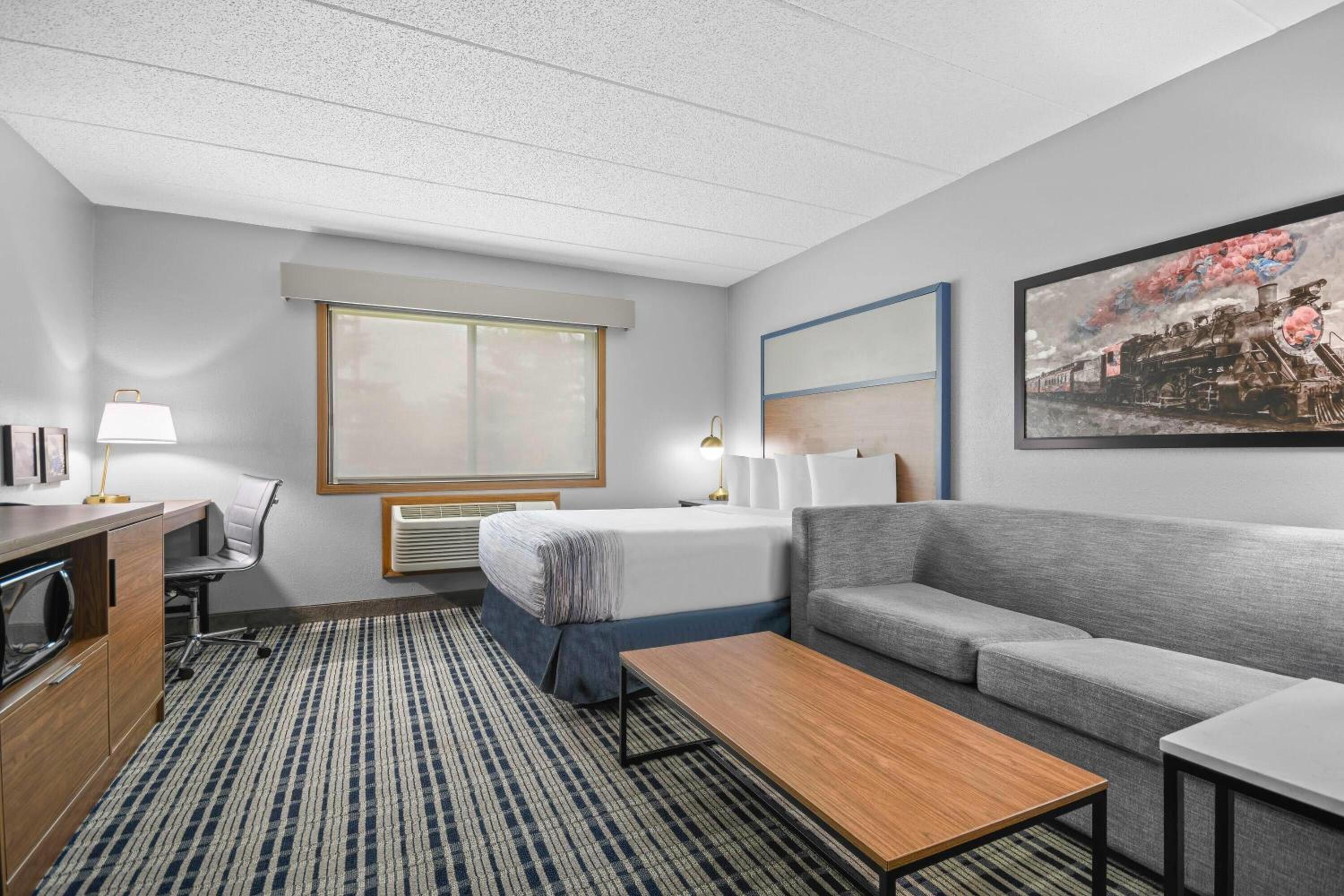 Queen Room - Mobility Access/Non-Smoking photo 2